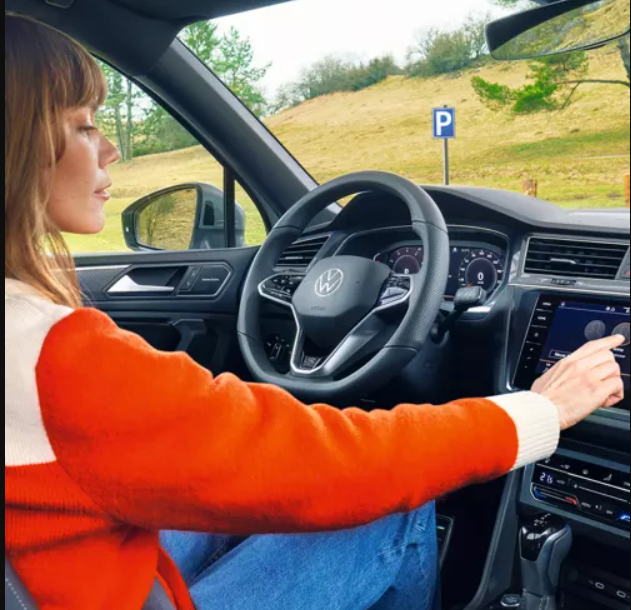 Botones físicos o digitales: ¿cuál es su impacto en la conducción?