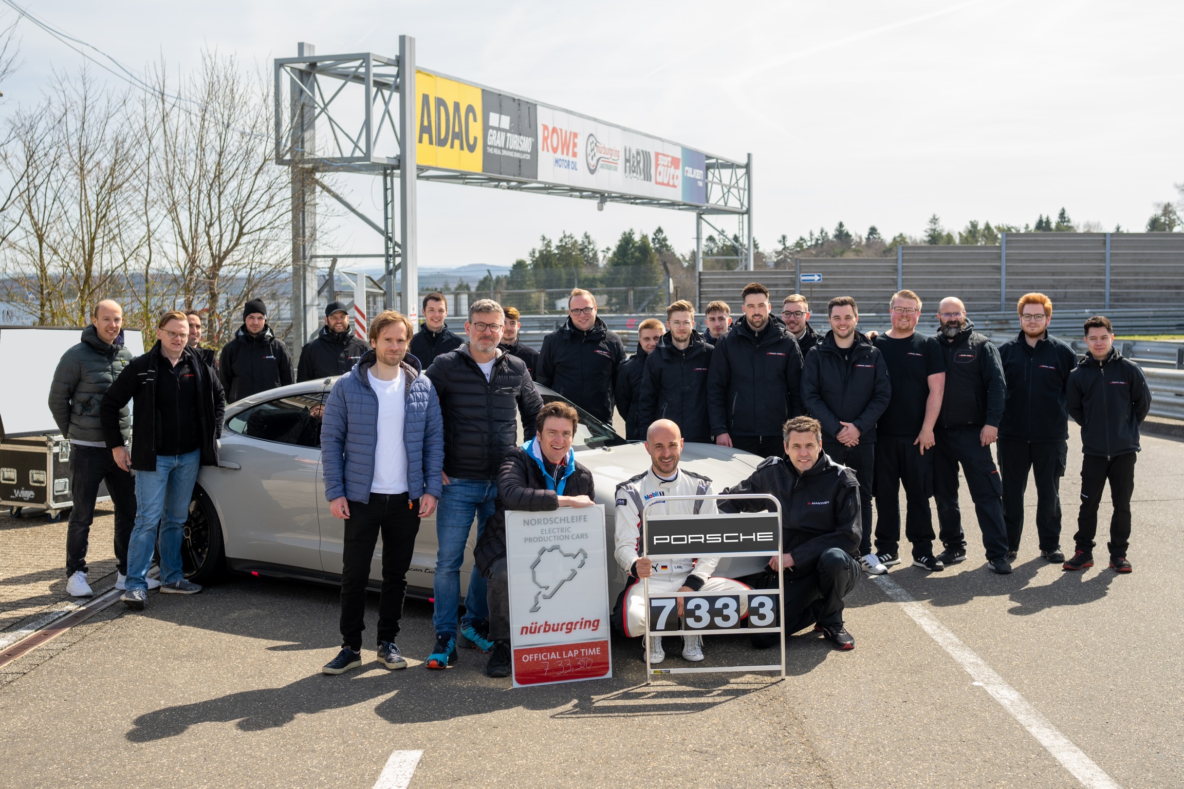 El Porsche Taycan rompió  récords en Nürburgring