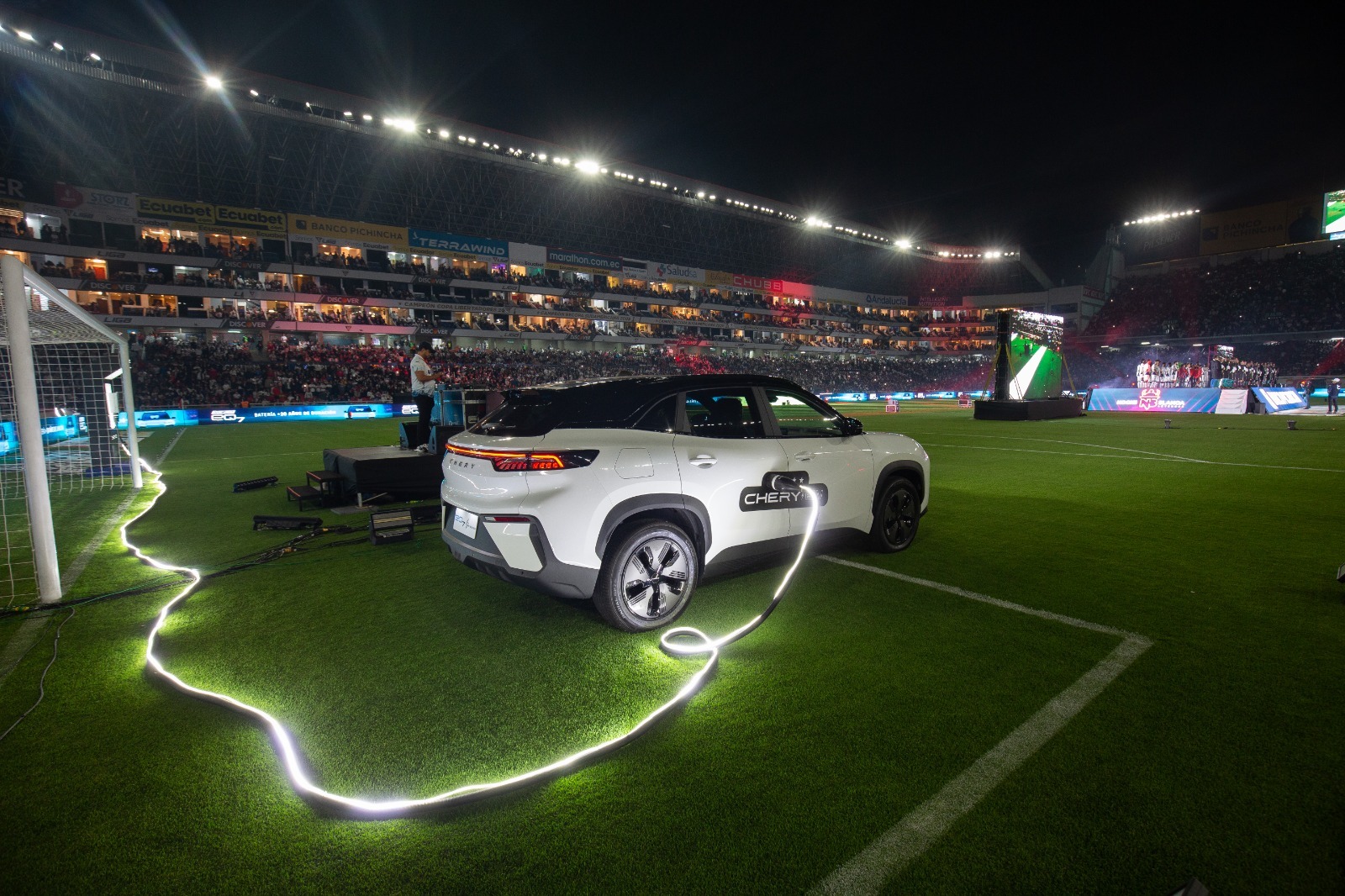 Chery iluminó la 'Noche Blanca'