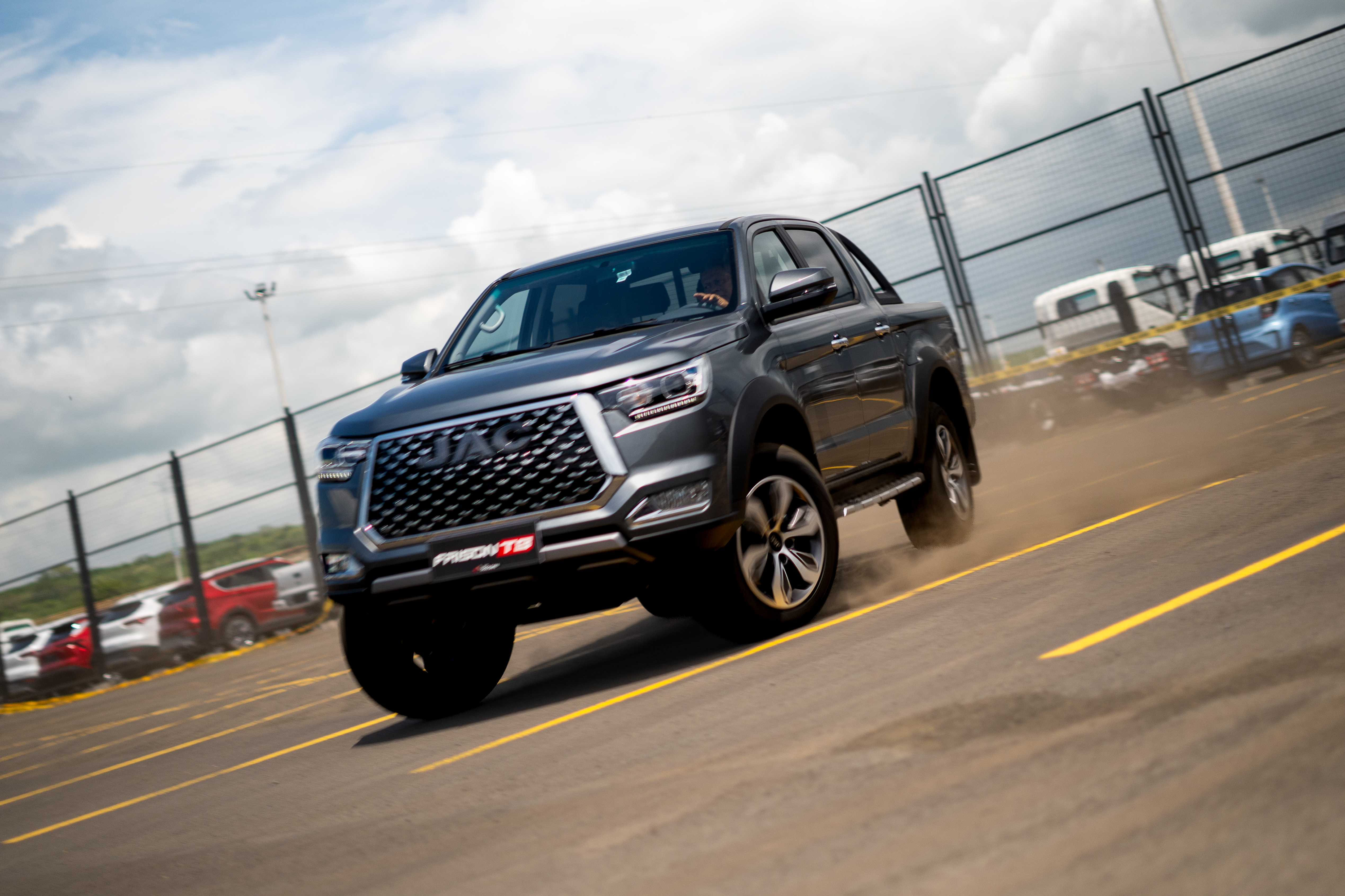 La JAC Frison T8 y T8 PRO ya están en el Ecuador