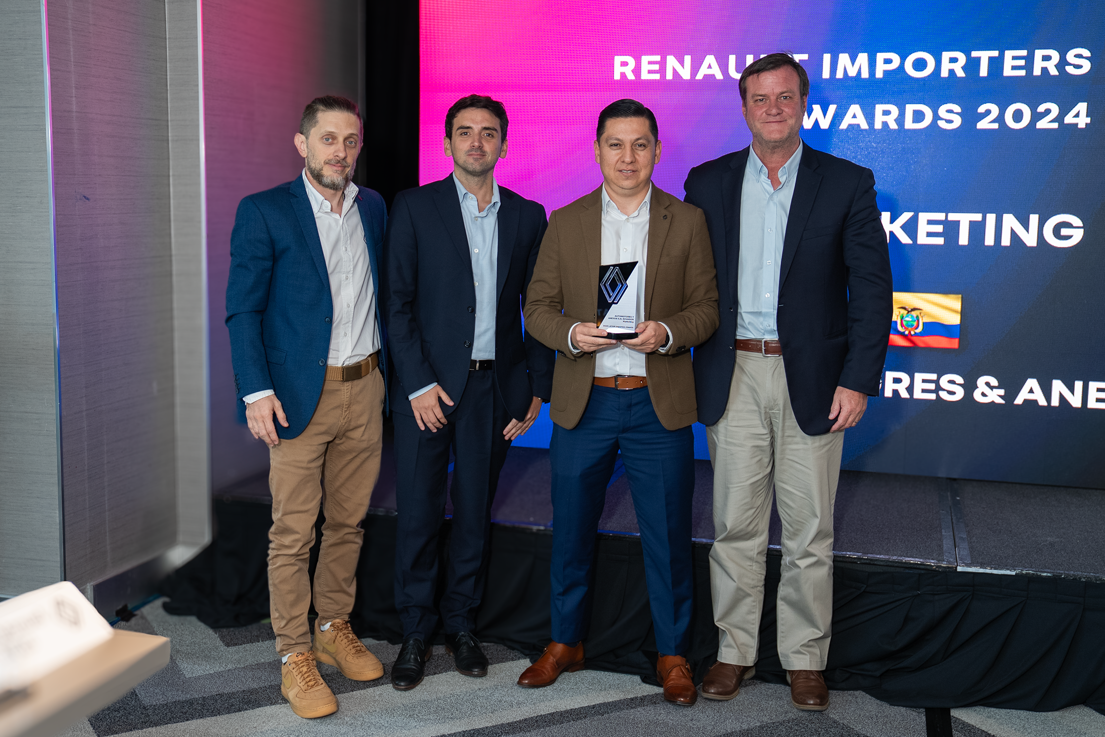 Renault Ecuador fue condecorado en la cumbre Latam Importers Awards