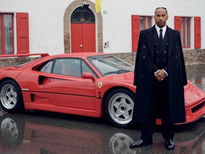 Lewis Hamilton vendió su colección de autos exclusivos para enfocarse en el arte y la sostenibilidad Lewis Hamilton vendió su colección de autos exclusivos para enfocarse en el arte y la sostenibilidad