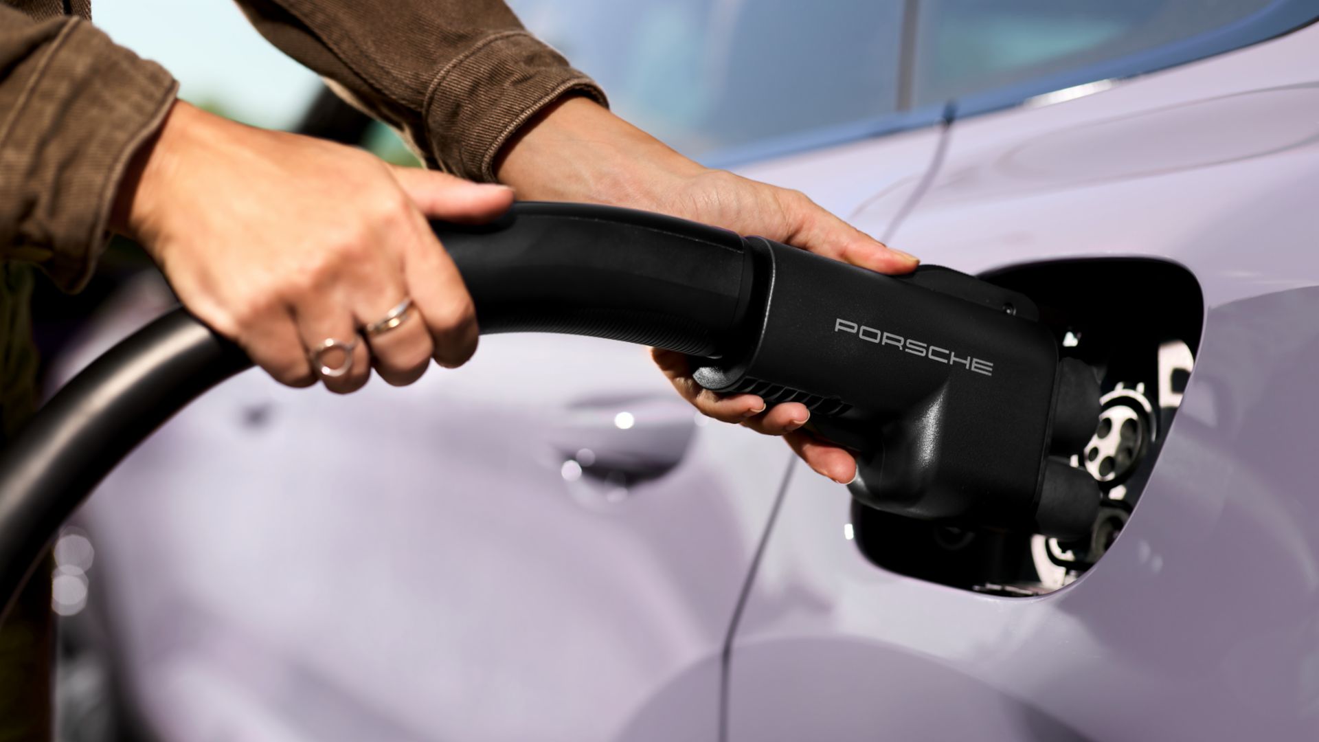 Porsche y Tesla: una alianza que permitirá cargar los vehículos de la marca alemana en la red de la firma estadounidense