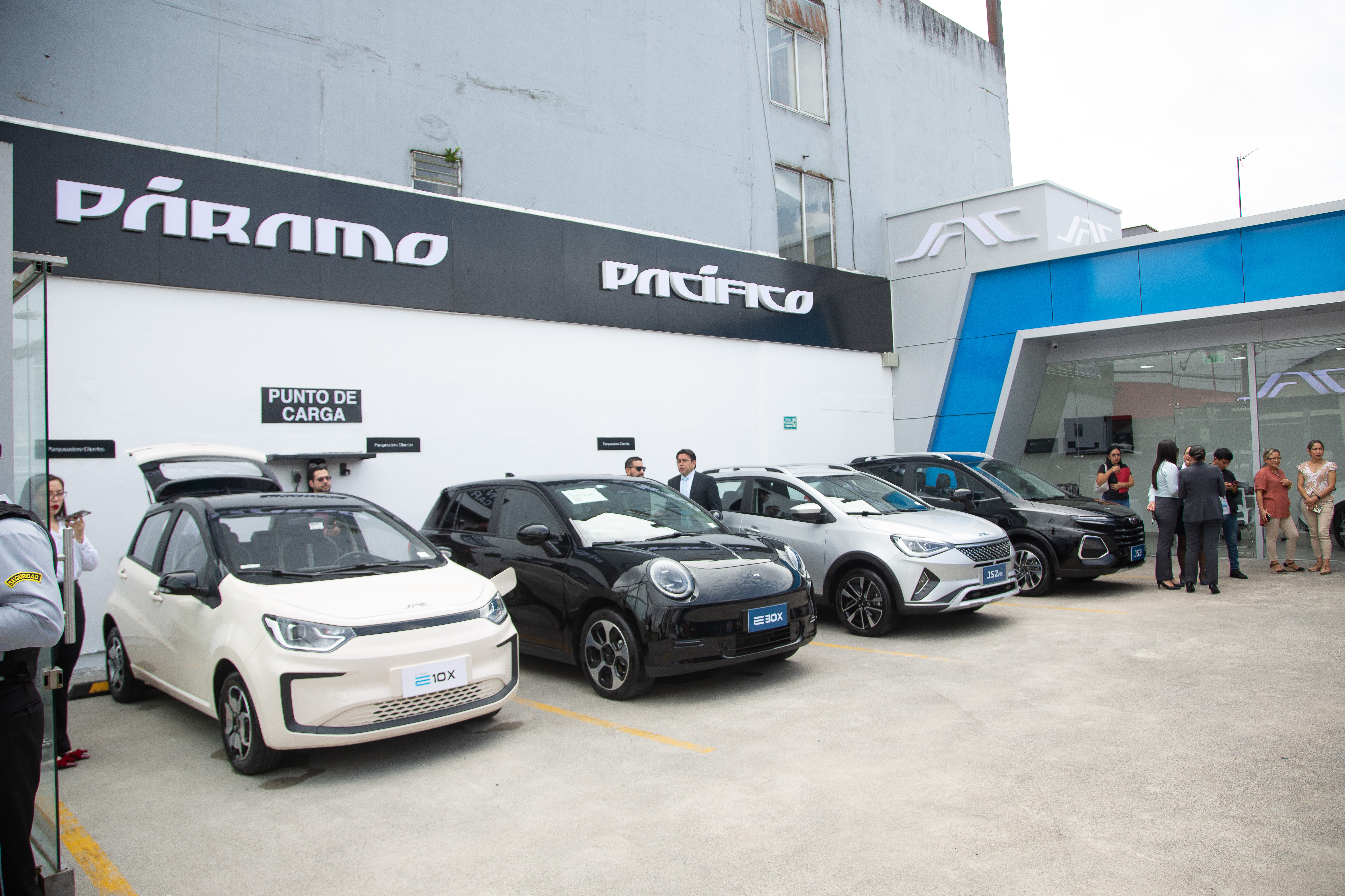 JAC Azul abrió un nuevo concesionario en Santo Domingo para reforzar su oferta en Ecuador