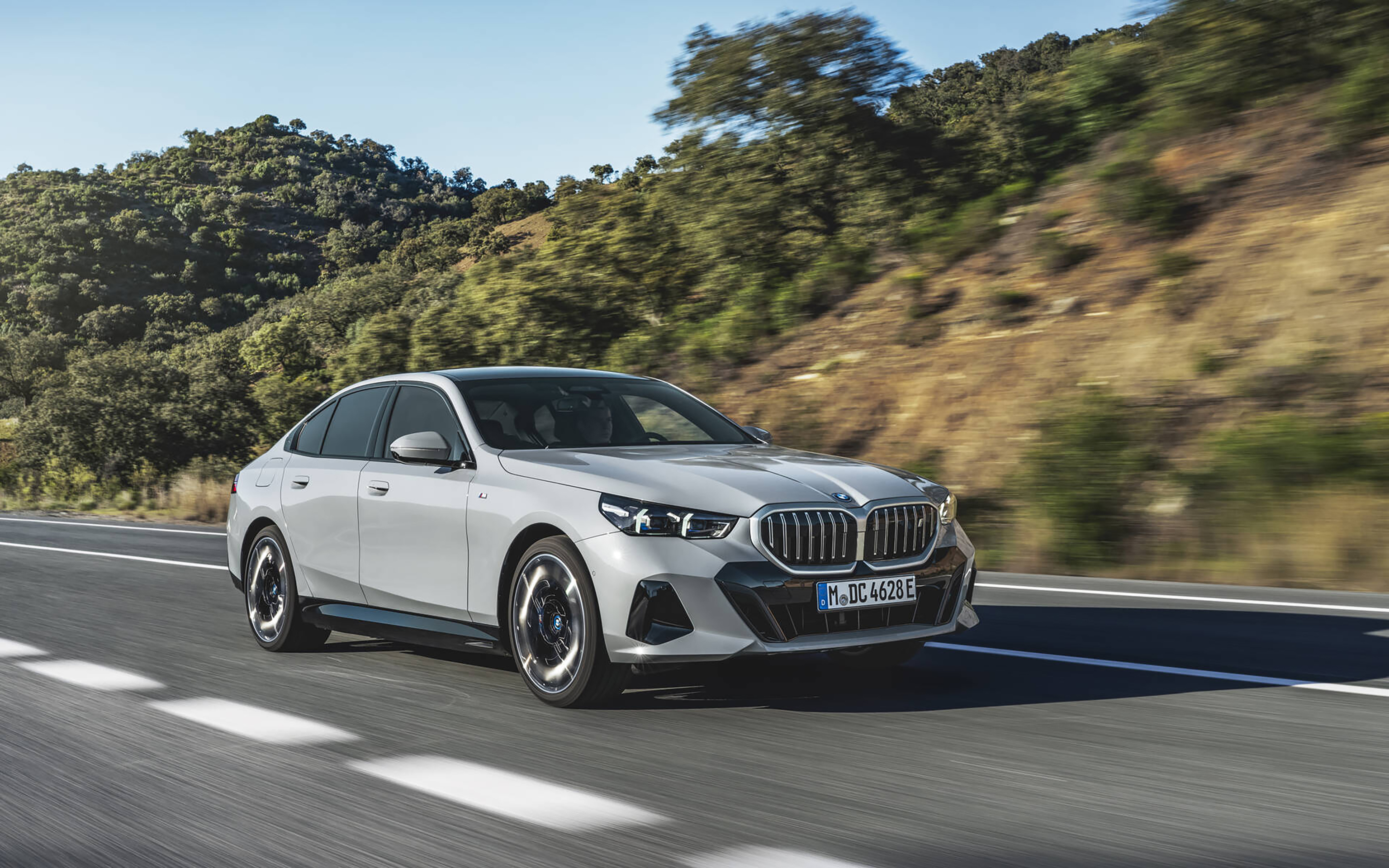 SUV o sedán: ¿qué tipo de vehículo se adapta al estilo de conducción actual?