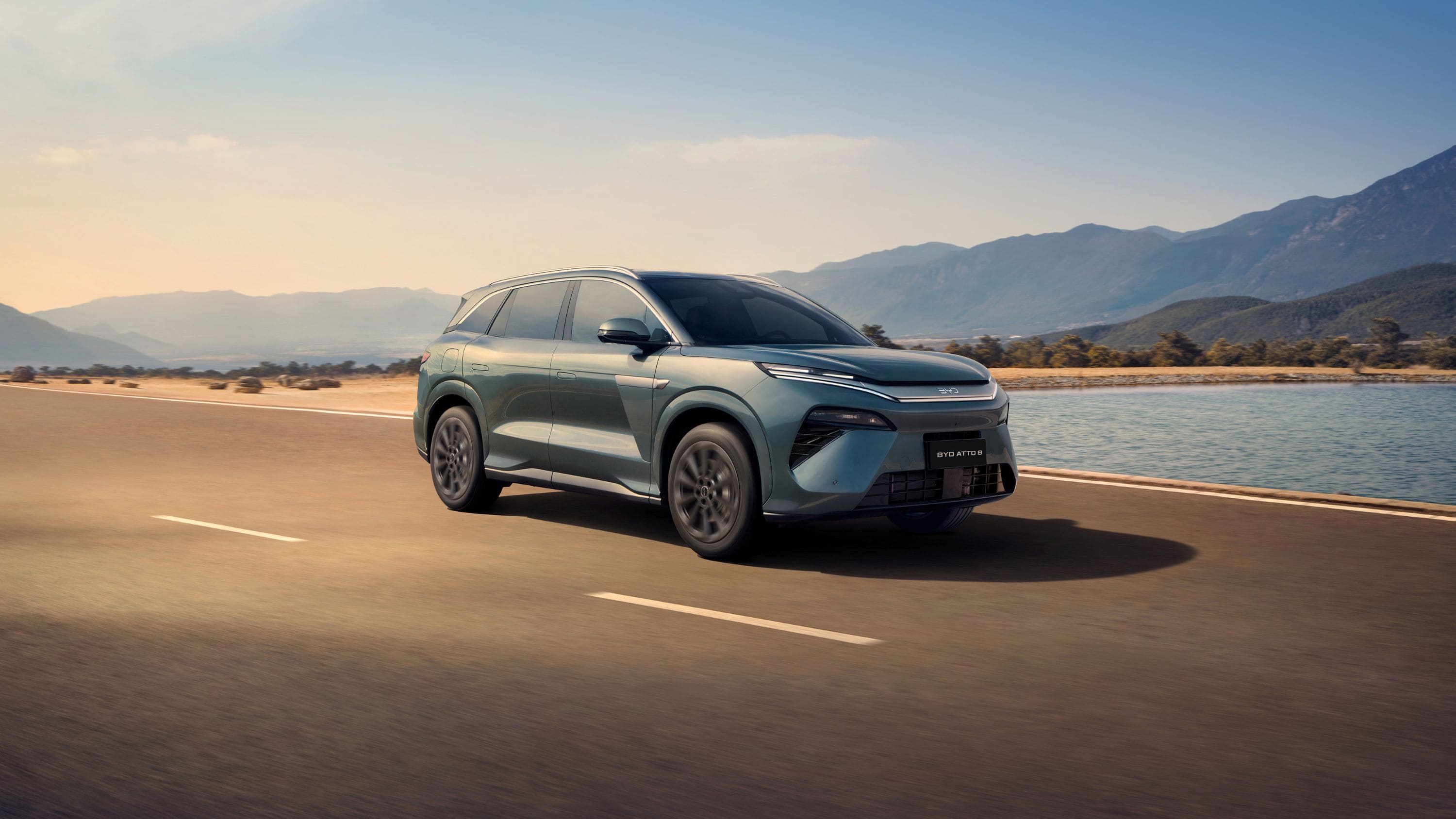 BYD ATTO 8 llegó a Ecuador, un PHEV de siete plazas que apunta al segmento familiar premium