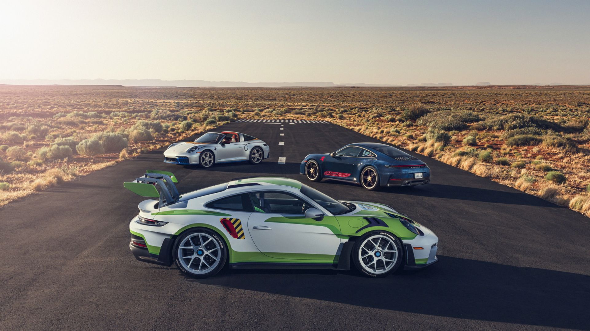 Porsche presenta tres versiones únicas del 911 inspiradas en Toy Story 5 y las destinará a una causa benéfica