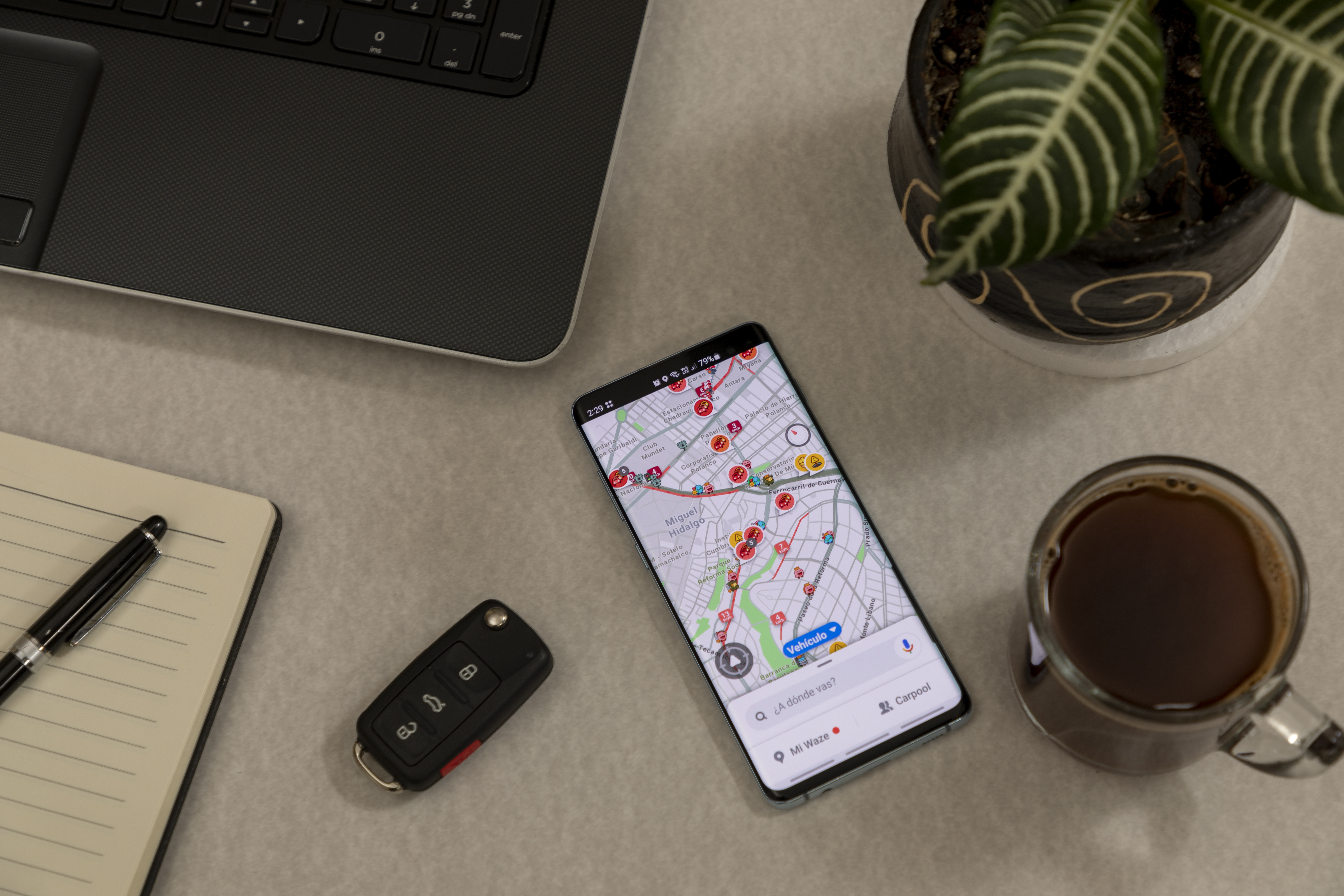 Waze, una de las apps preferidas de tránsito en tiempo real. ¿Cuántas personas la usan?