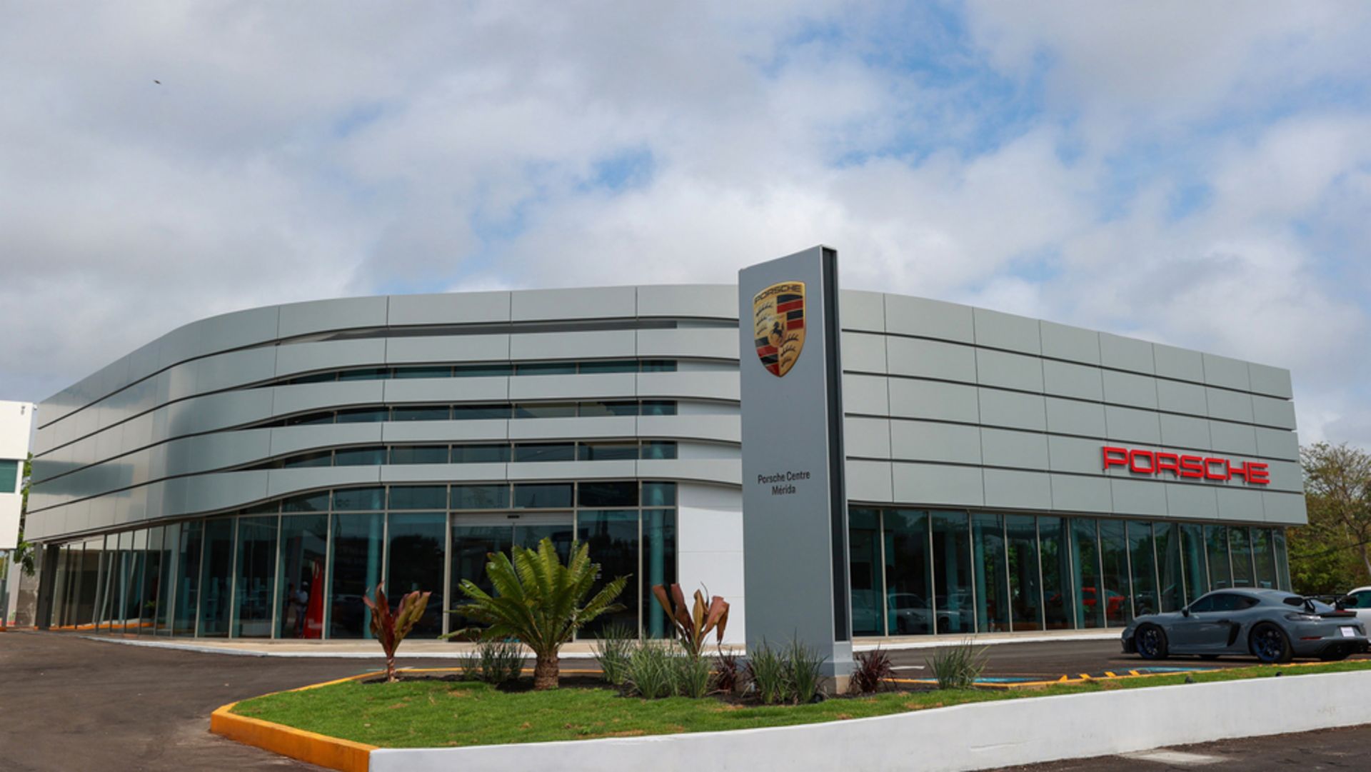 Porsche amplía su presencia en Latinoamérica  con nuevos formatos de atención y espacios urbanos