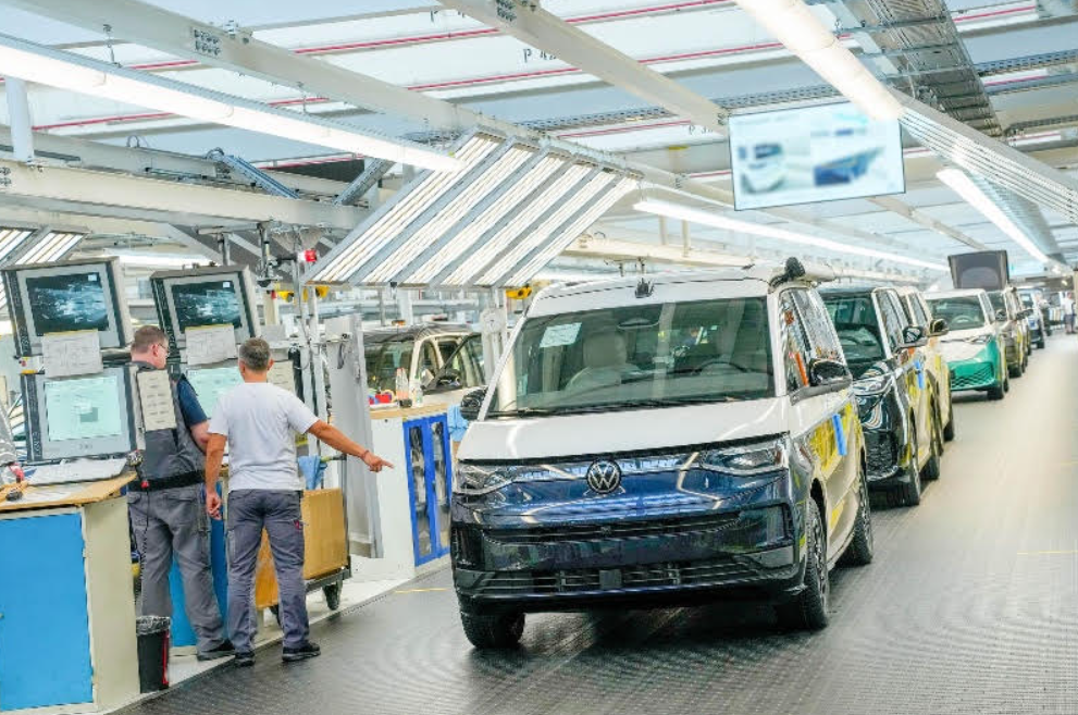Volkswagen actualiza Multivan y California con nuevas tecnologías y versiones híbridas enchufables