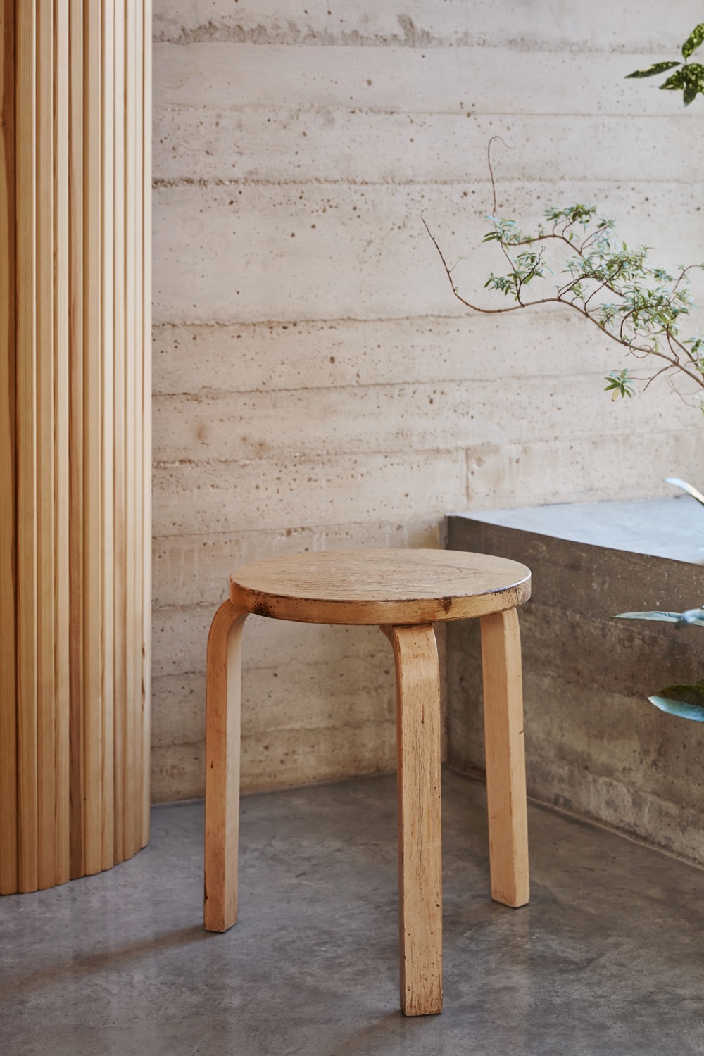 INIMITABLE SIMPLICITY: Artek's Stool 60 | END.