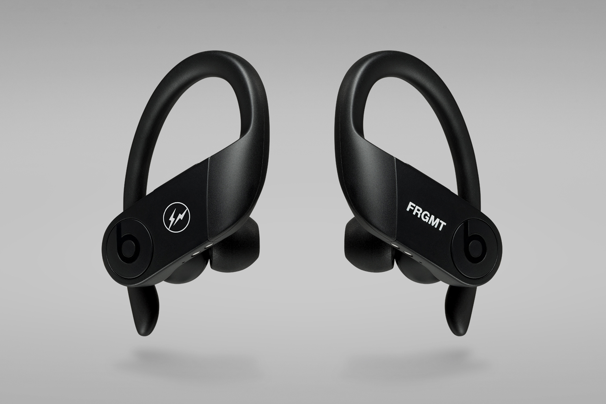 Beats by Dr Dre - Fragment Design × Powerbeats Pro イヤフォンの+