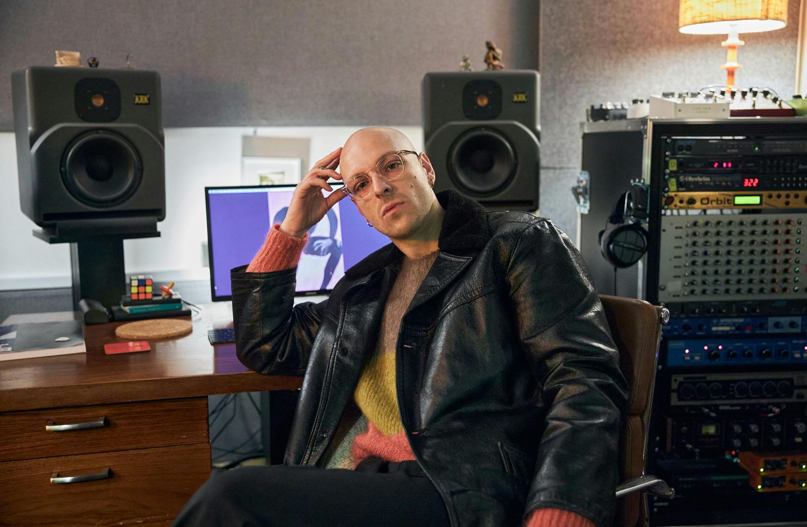 LEON VYNEHALL’S DIVERSE MUSICAL LANDSCAPE A Tribute to Fabric END.