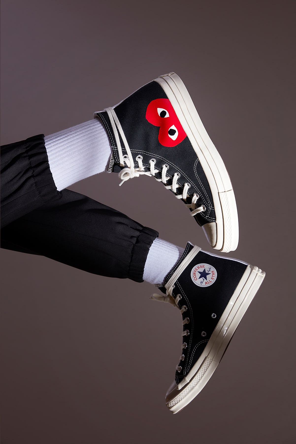 cdg converse low top on feet