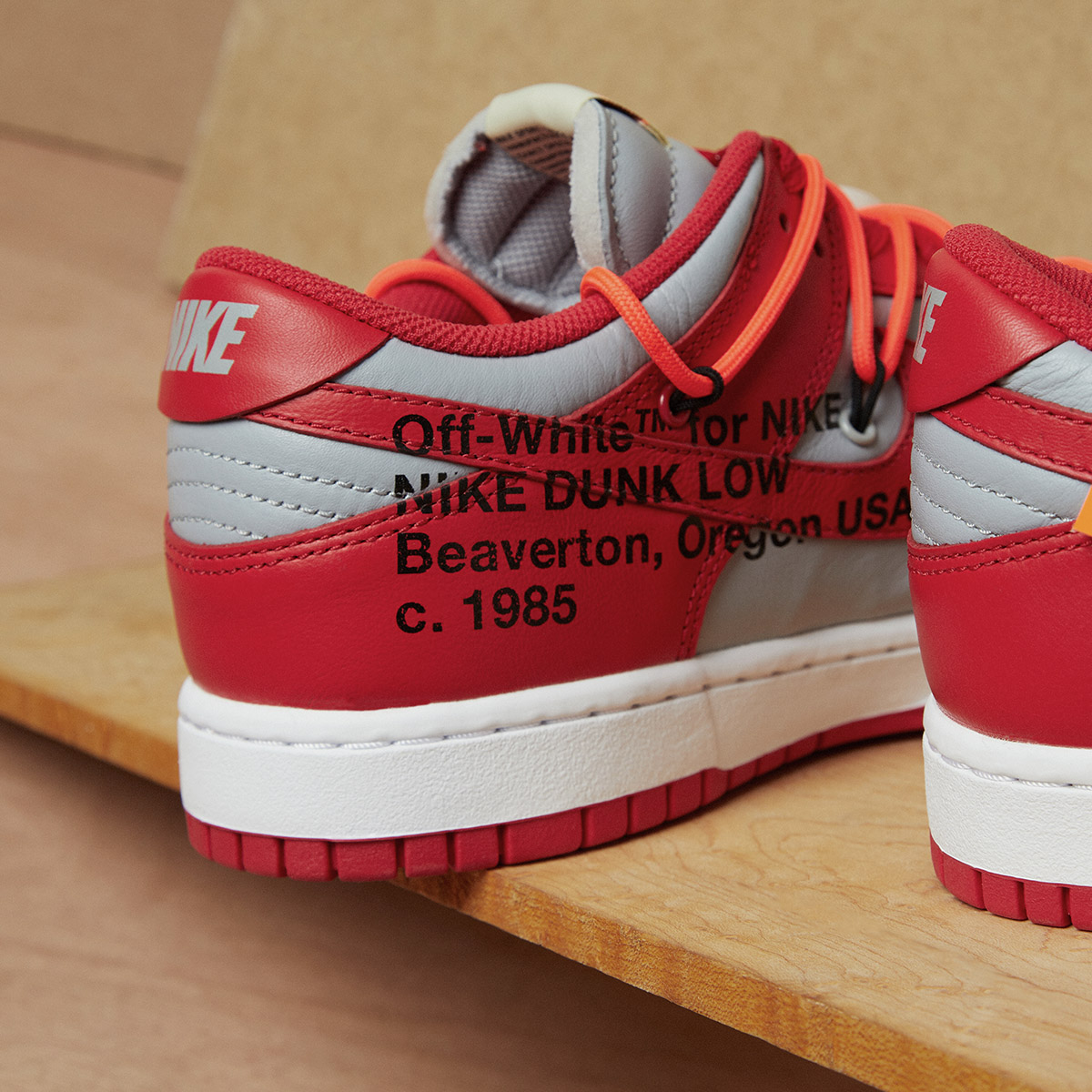 dunk low off white retail
