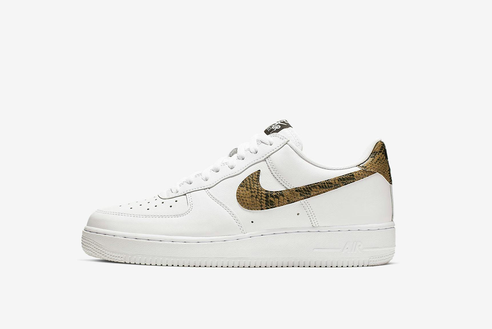 ナイキ　AIR FORCE 1 LOW RETRO 8.5