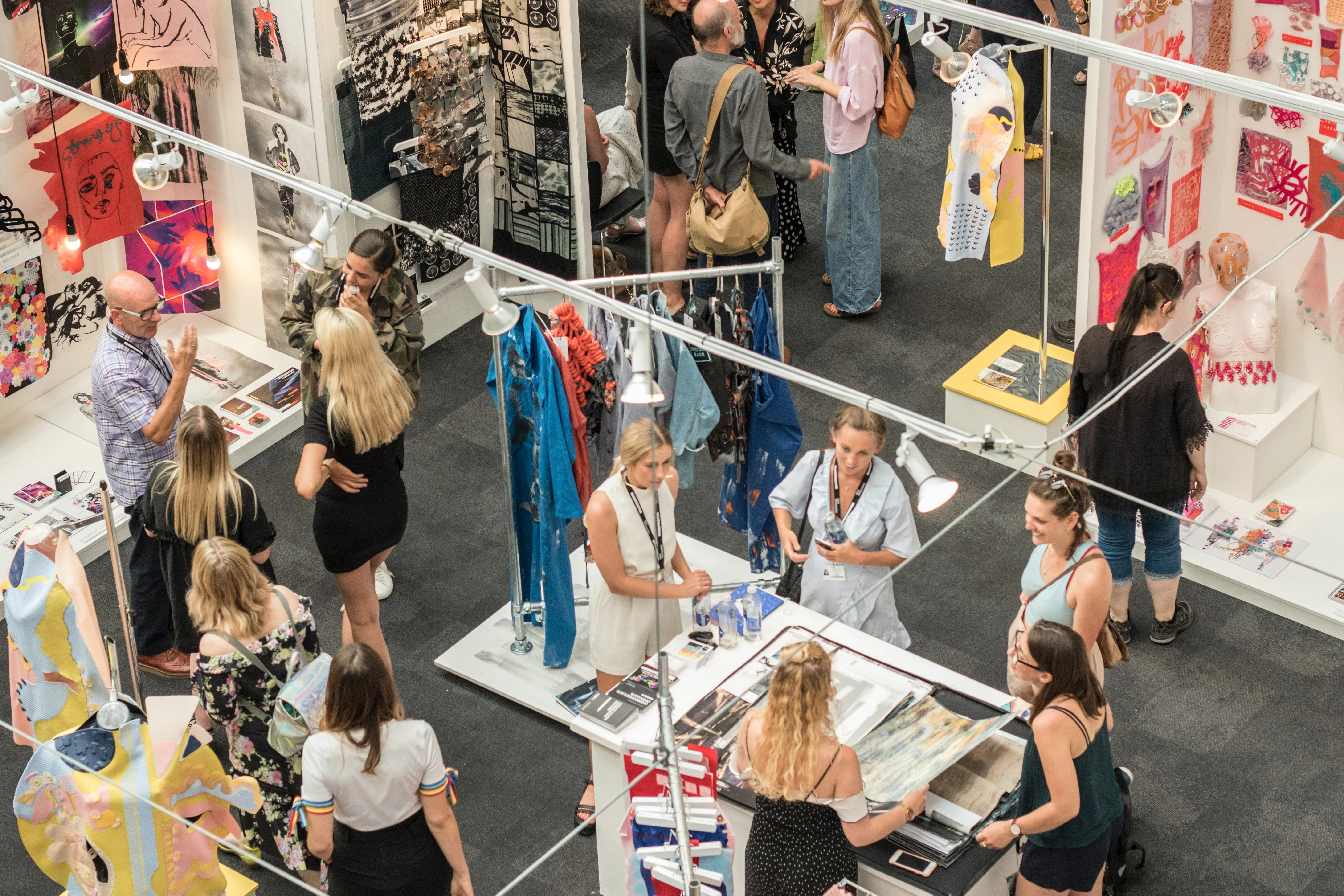 5 Fool-Proof Ways to Increase Footfall in Retail | Endear Blog