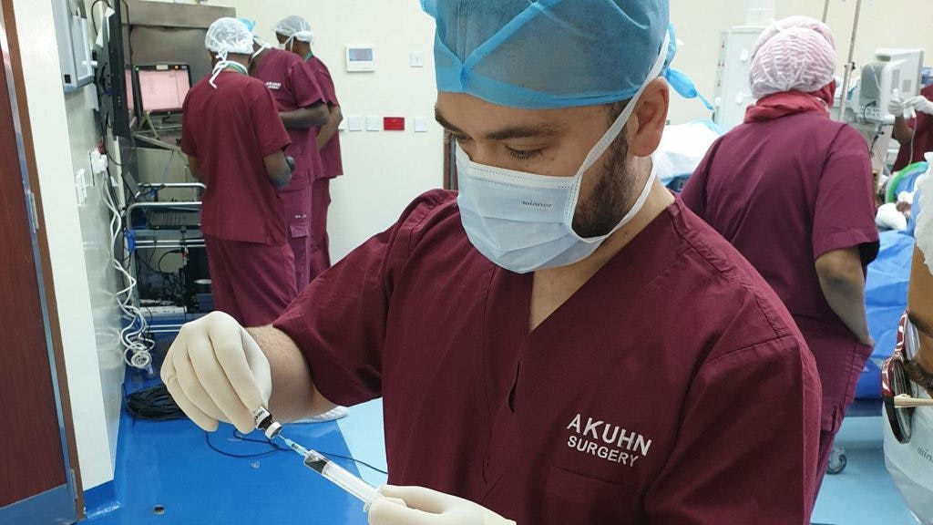A surgeon with Magtrace