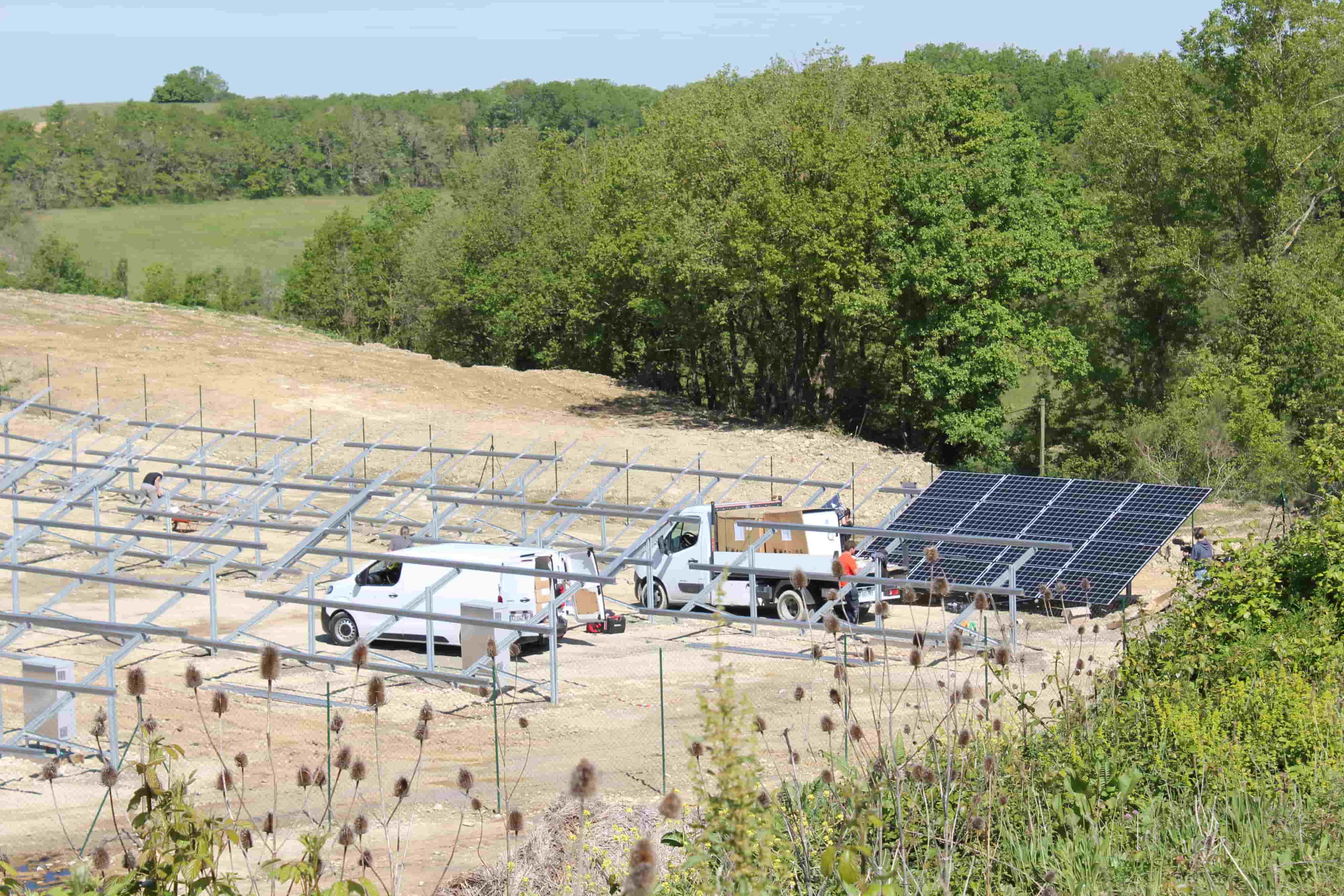 Pose des panneaux sur le parc de Montéchut à Auterrive
