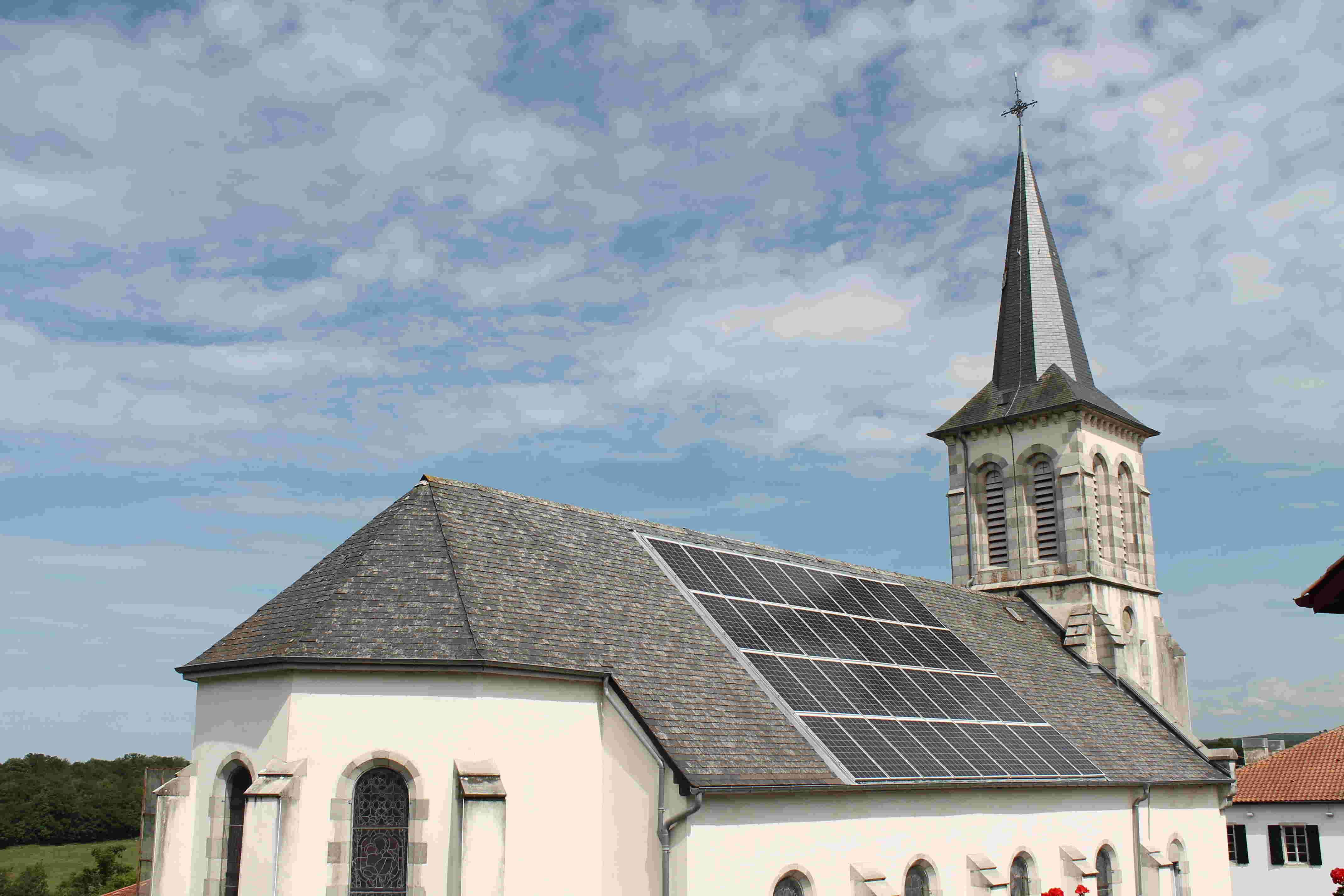 Centrale solaire citoyenne de l'église d'Ostabat du collectif I-ENER - Enercoop Nouvelle-Aquitaine