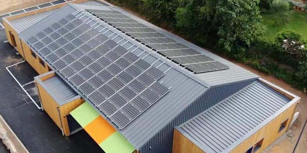 Toiture photovoltaïque en autoconsommation collective de la Biocoop à Saint-Affrique par Enercoop Midi-Pyrénées
