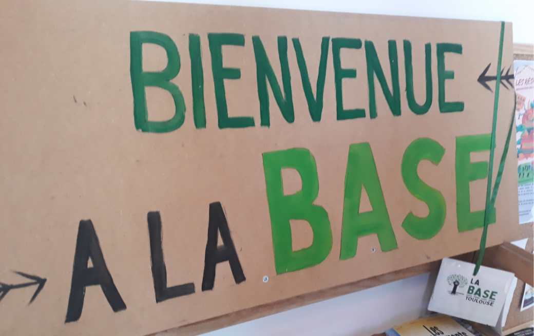 Pancarte bienvenue à la base