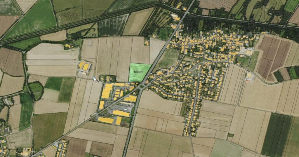 Image satellite de la commune d'Andilly avec le terrain dégradé où se situe le projet de parc photovoltaïque