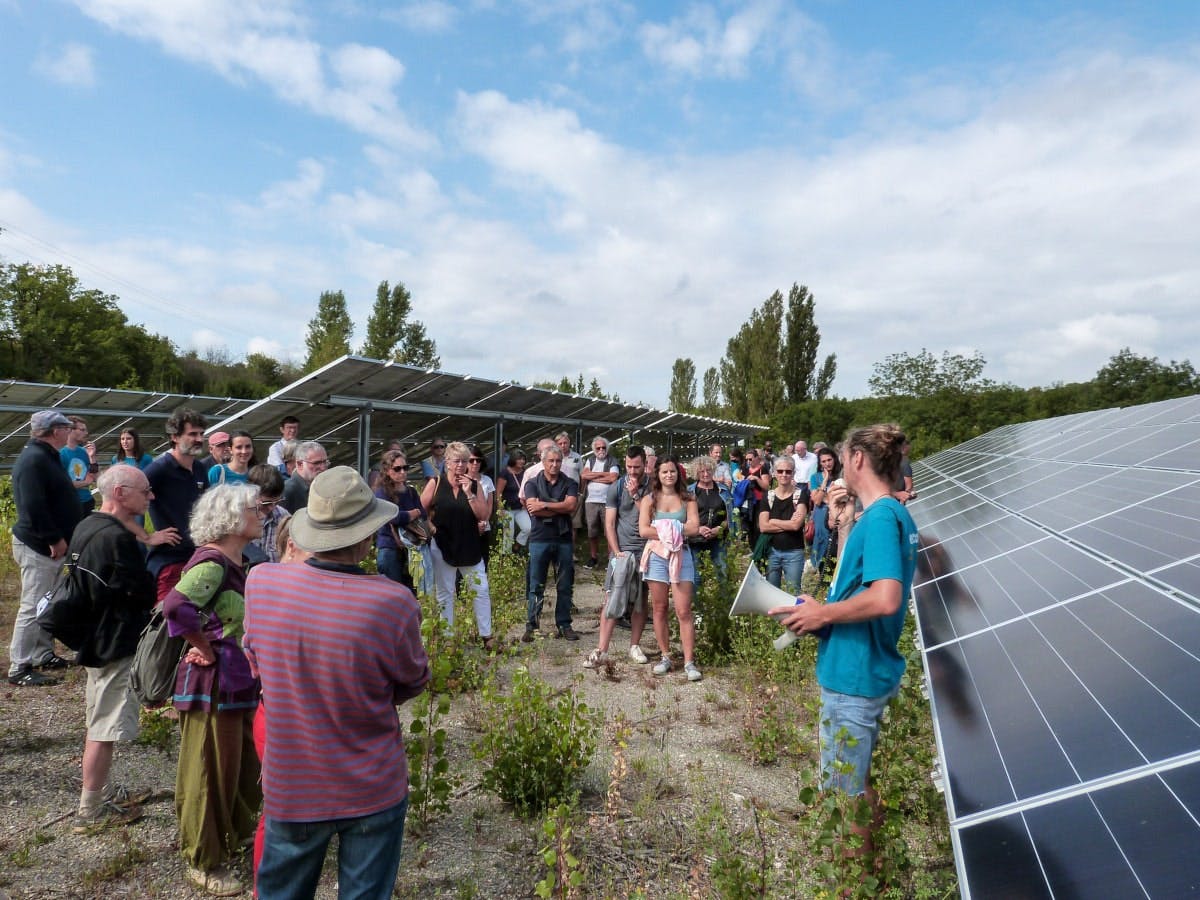 visite du parc solaire de Villesèque par Enercoop Midi-Pyrénées