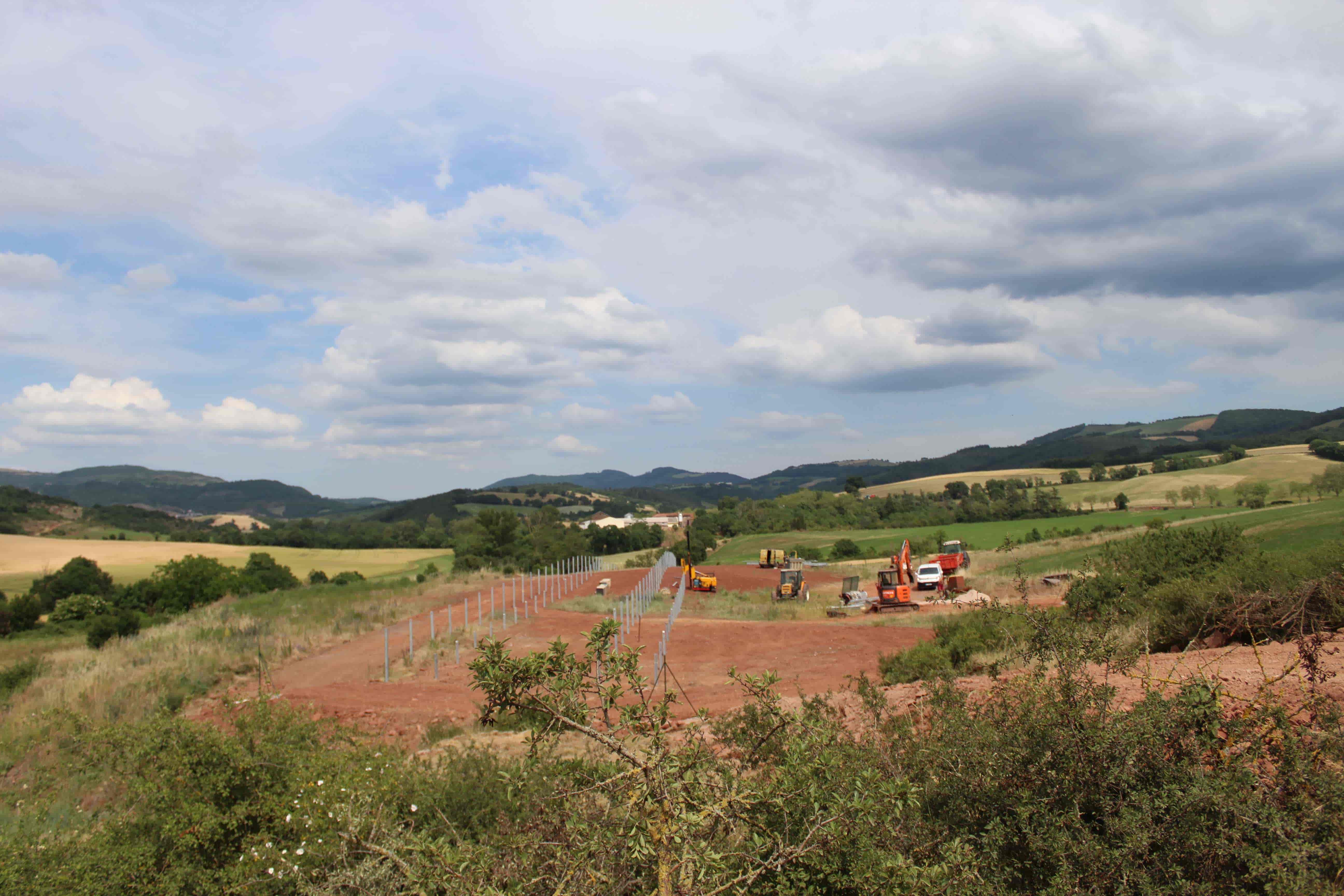 Premiers travaux sur le terrain du futur parc solaire de Lagarde