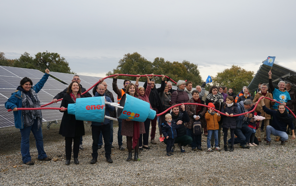 Branchement des prises de l'électricité citoyenne à Menville