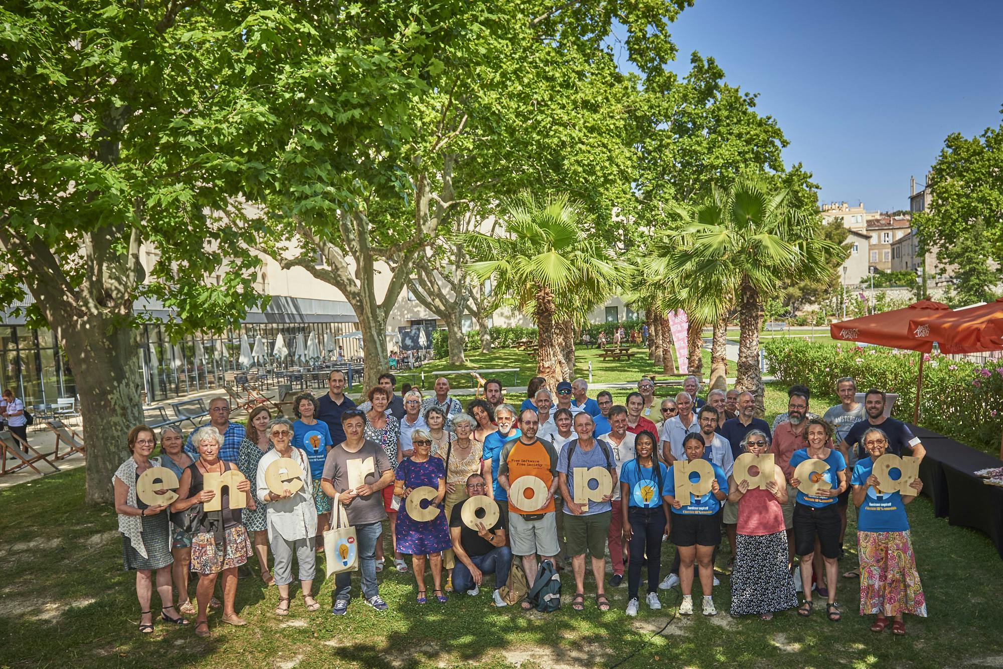 Photo de groupe sociétaires AG 2022 Enercoop Paca