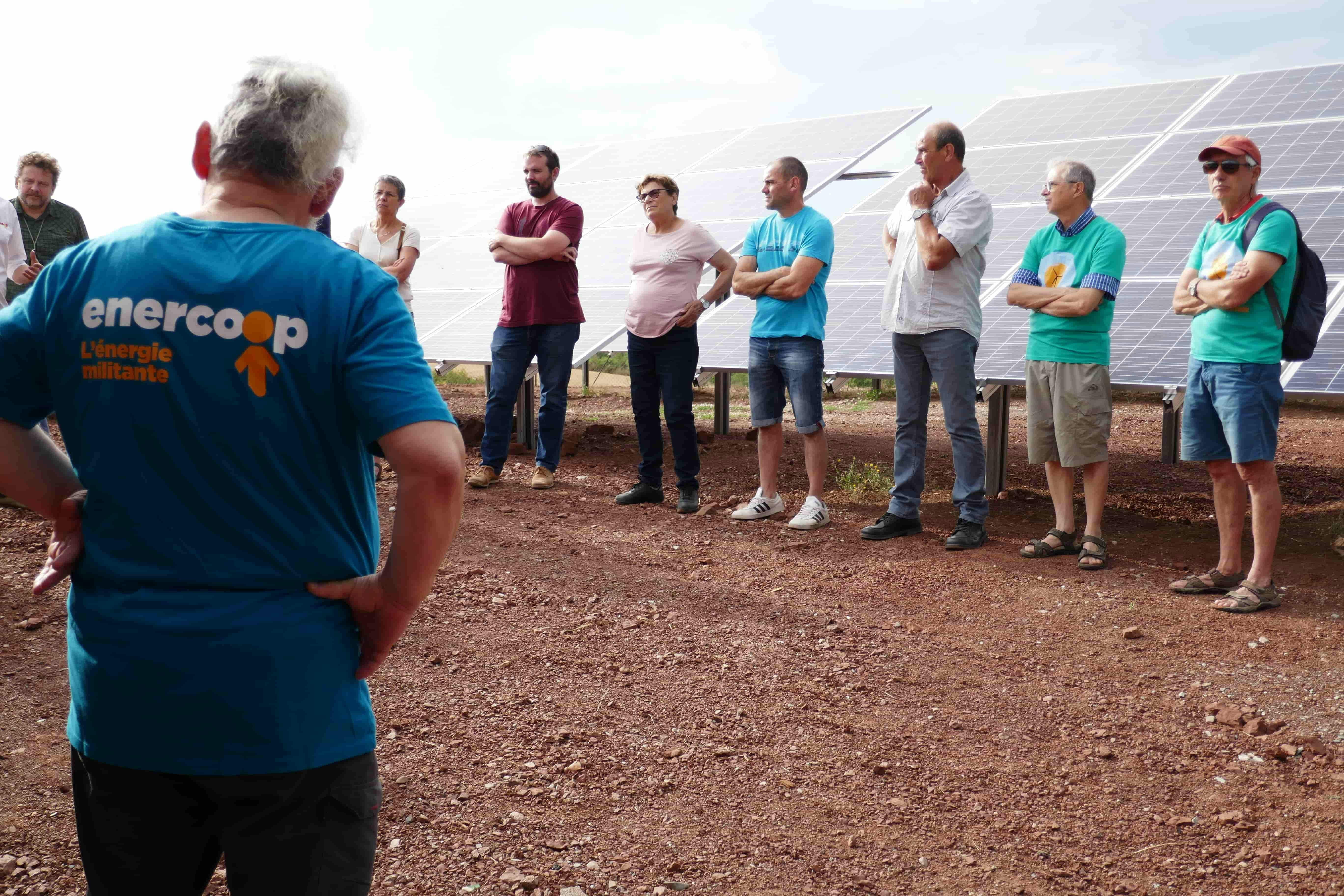 Inauguration du parc en présence d'habitants de Camarès ainsi que de sociétaires et salariés d'Enercoop Midi-Pyrénées