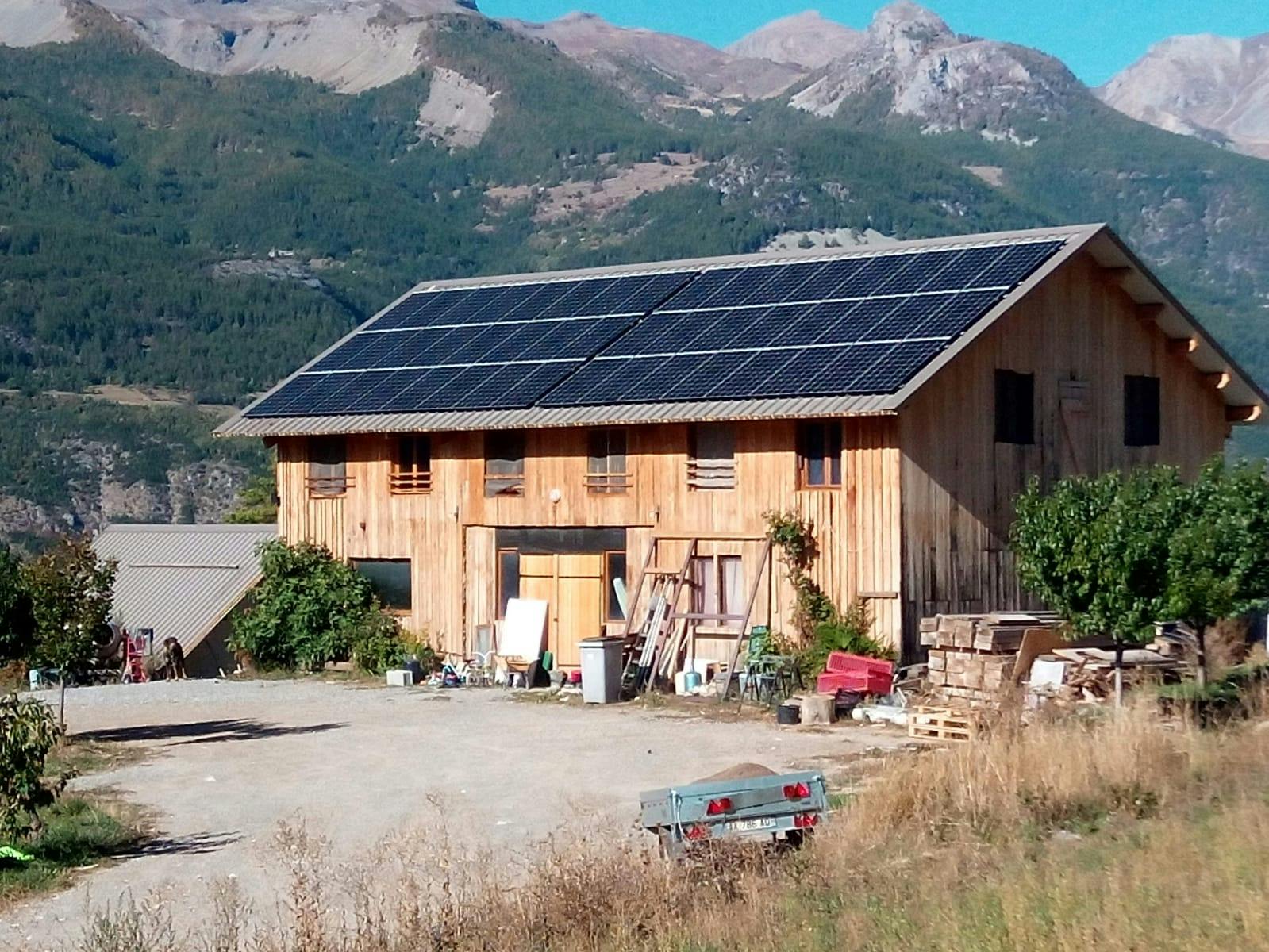 Enercoop Paca - toiture photovoltaïque à Eygliers dans les Hautes-Alpes (05)