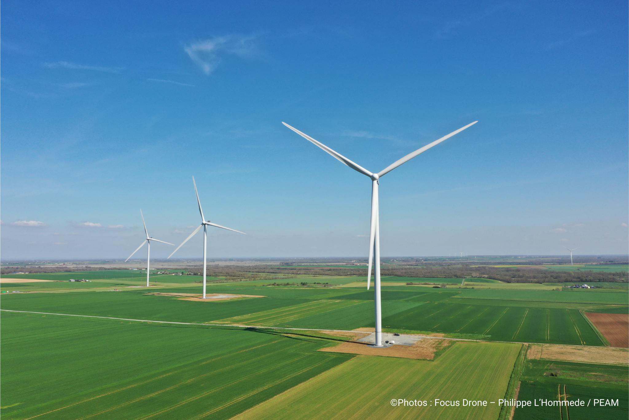 3 éoliennes du parc éolien citoyen d'Andilly-les-Marais