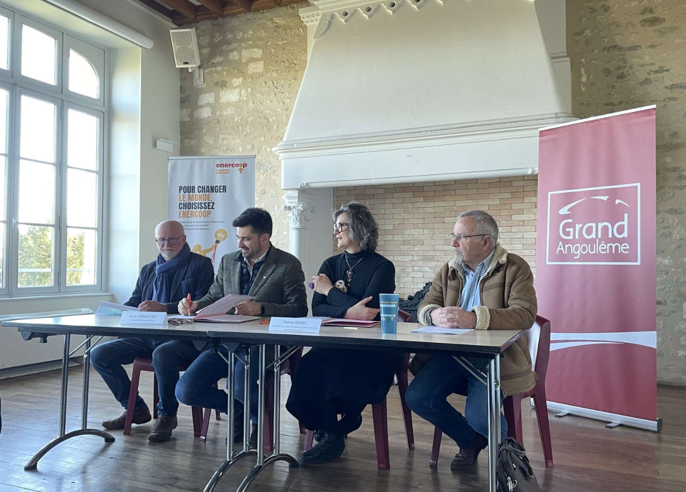 Signature d'une convention de partenariat entre l'agglomération GrandAngouleme et la coopérative locale Enercoop Nouvelle-Aquitaine.