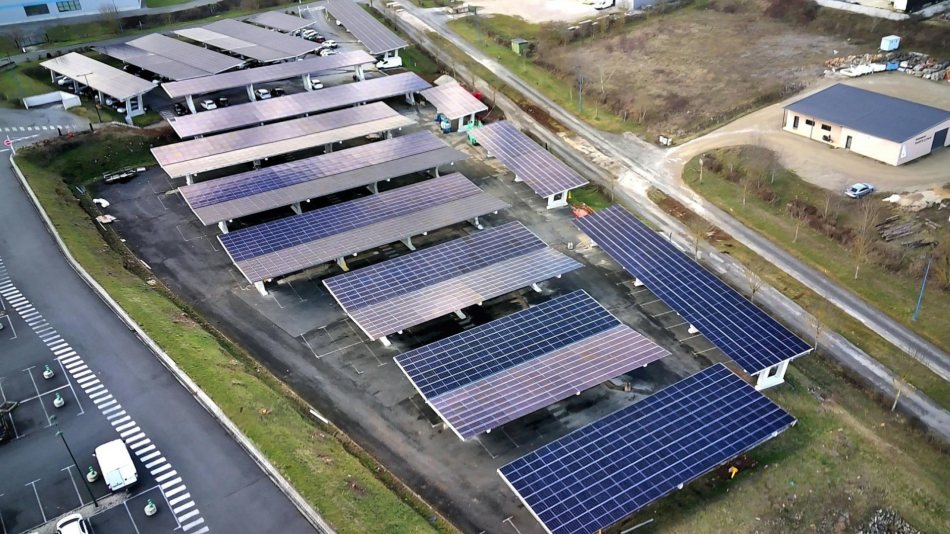 photo des ombrières de la glèbe vu du ciel