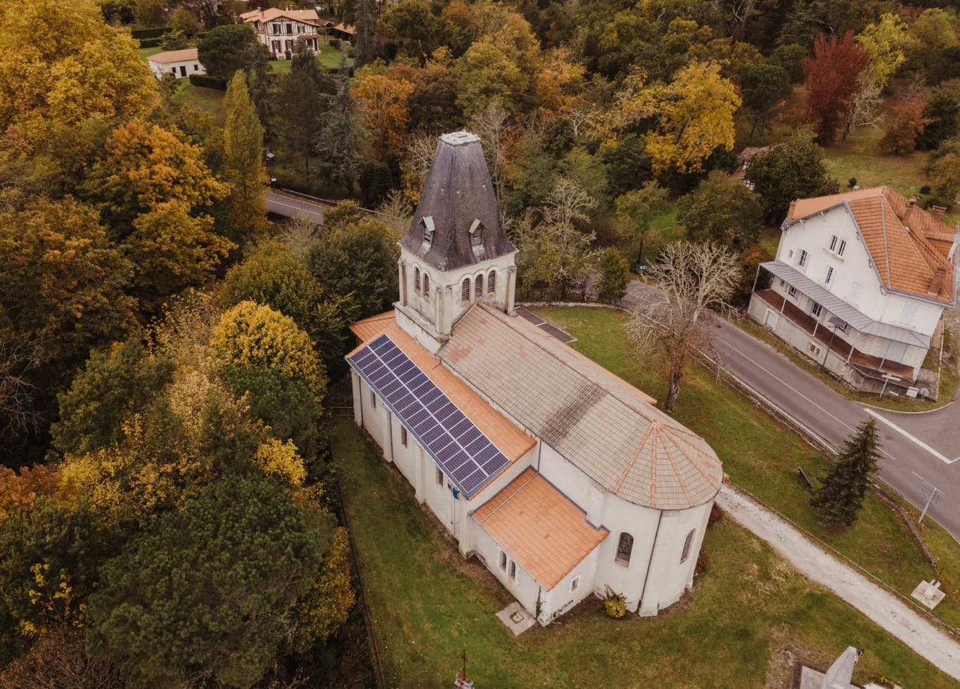 De l'autoconsommation collective patrimoniale
Avec le département de la Corrèze Eglise de l'Escource (40) en autoconsommation patrimoniale