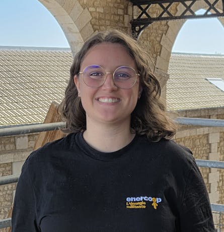 Photo de Louise Dreyer, chargée de communication chez Enercoop Nouvelle-Aquitaine