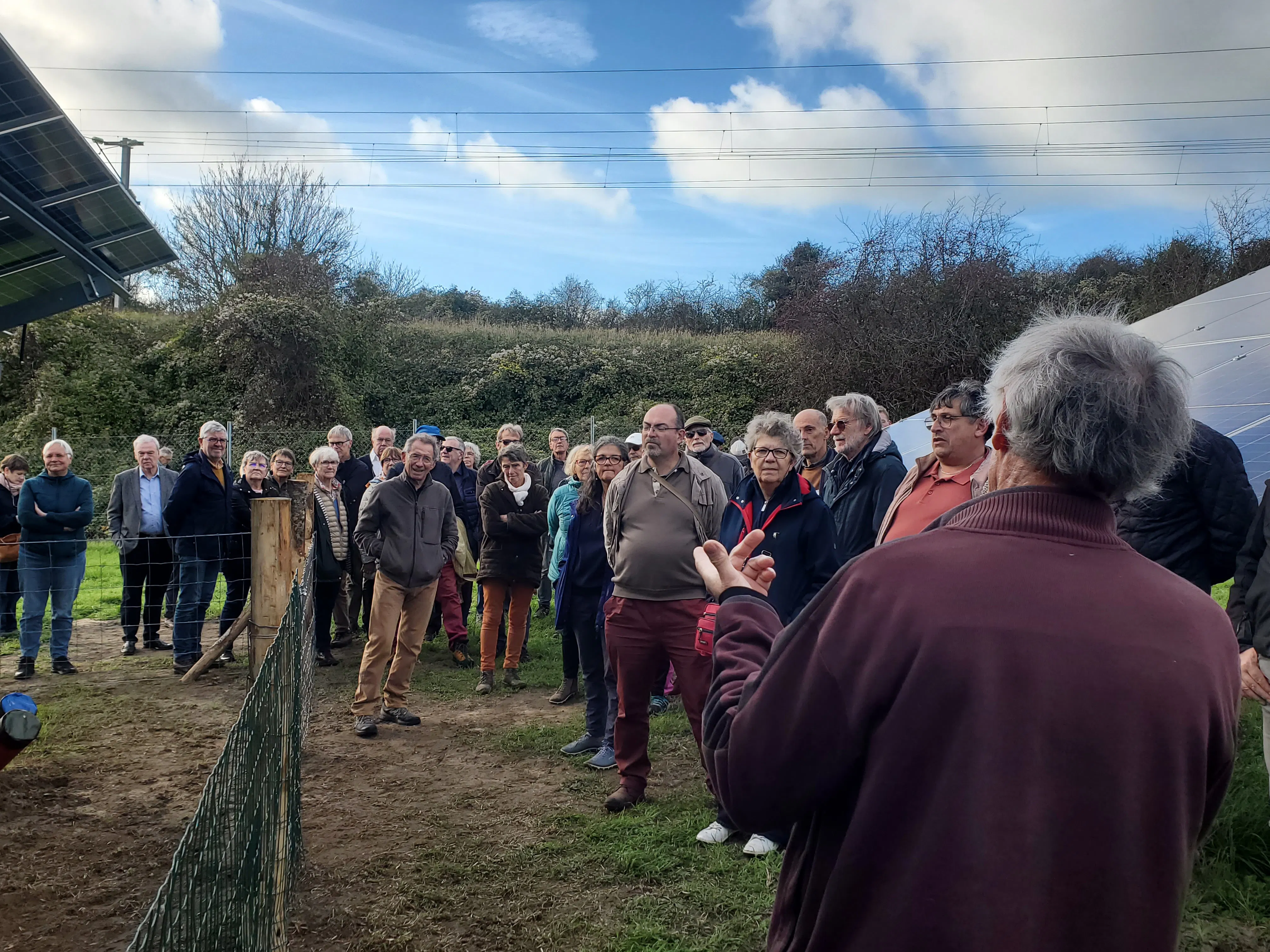 Photo de groupe pendant la visite de site