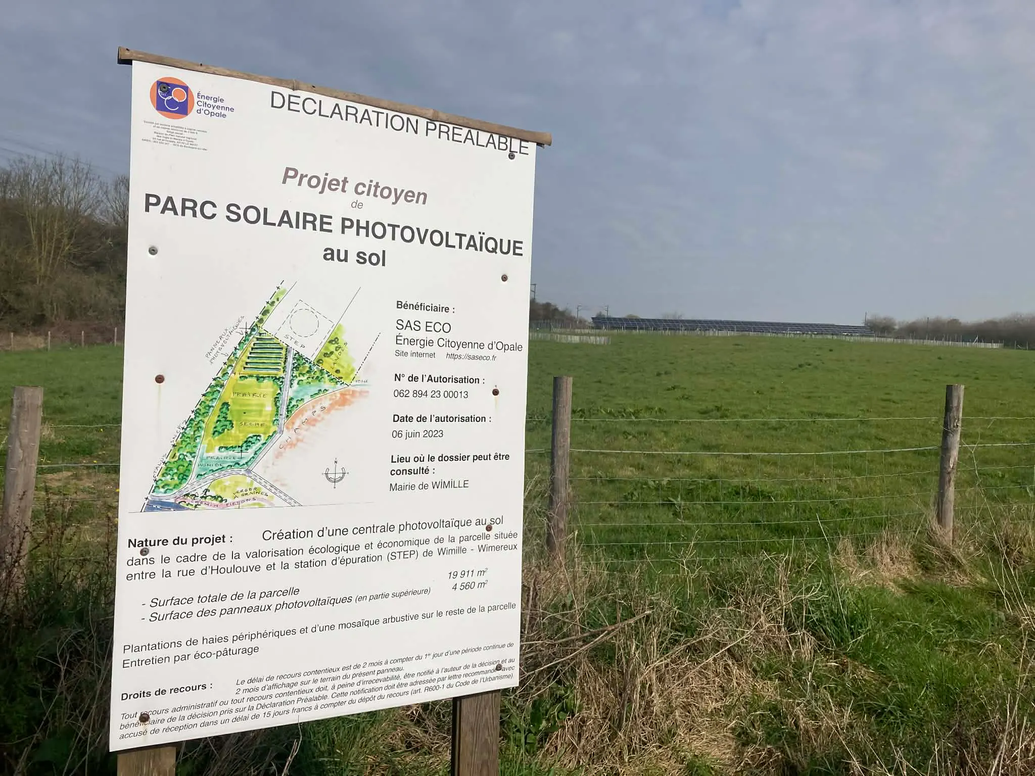 Photo du panneau à l'entrée du site