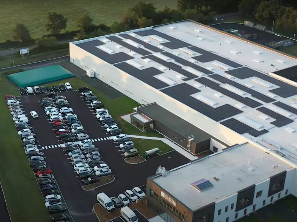 Panneaux solaires sur le site d'Atlantique ouvertures (Saint-Etienne-de-Montluc - 44)
