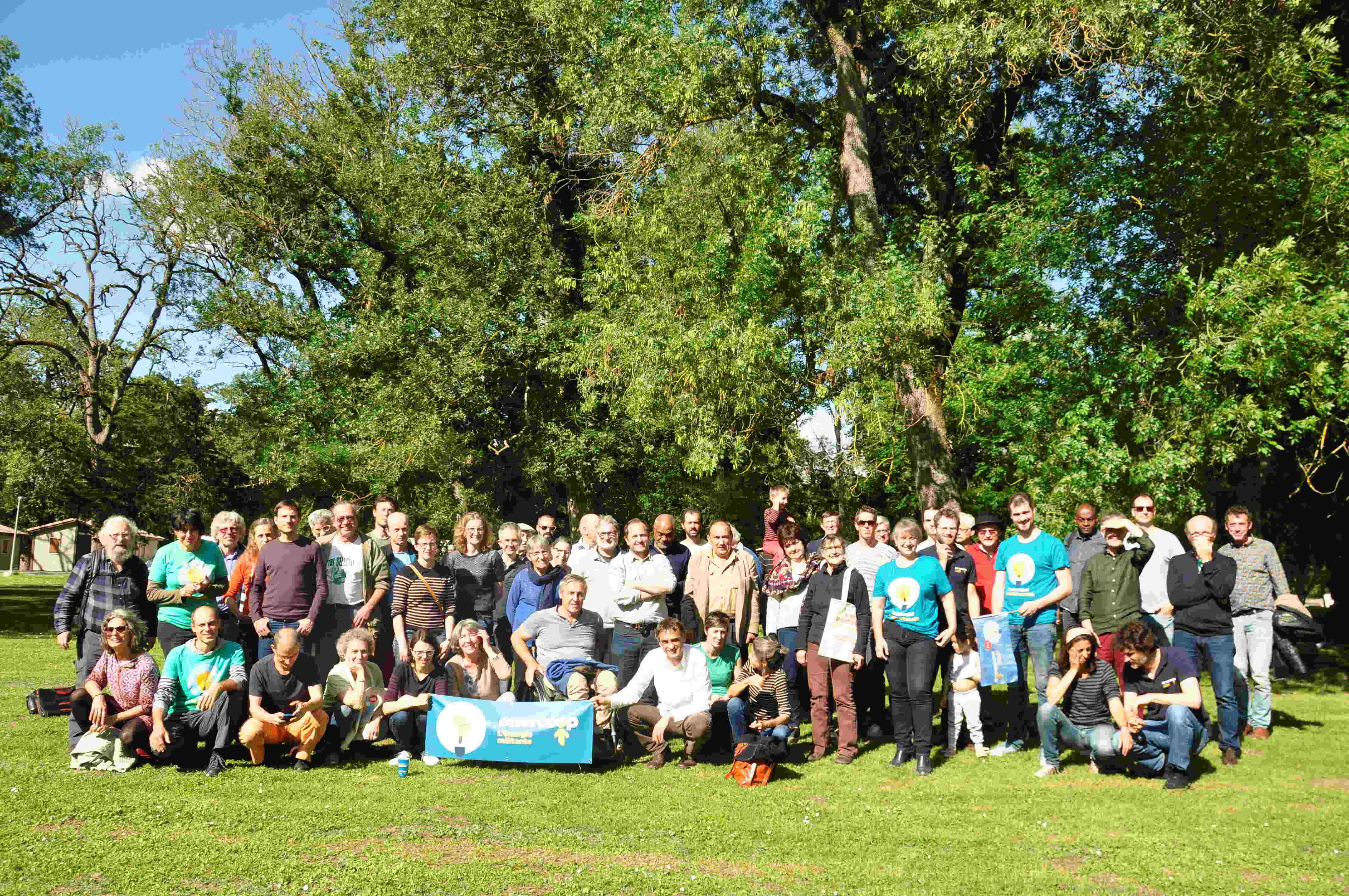 Photo de groupe des sociétaires à l'Assemblée Générale d'Enercoop Midi-Pyrénées en 2019