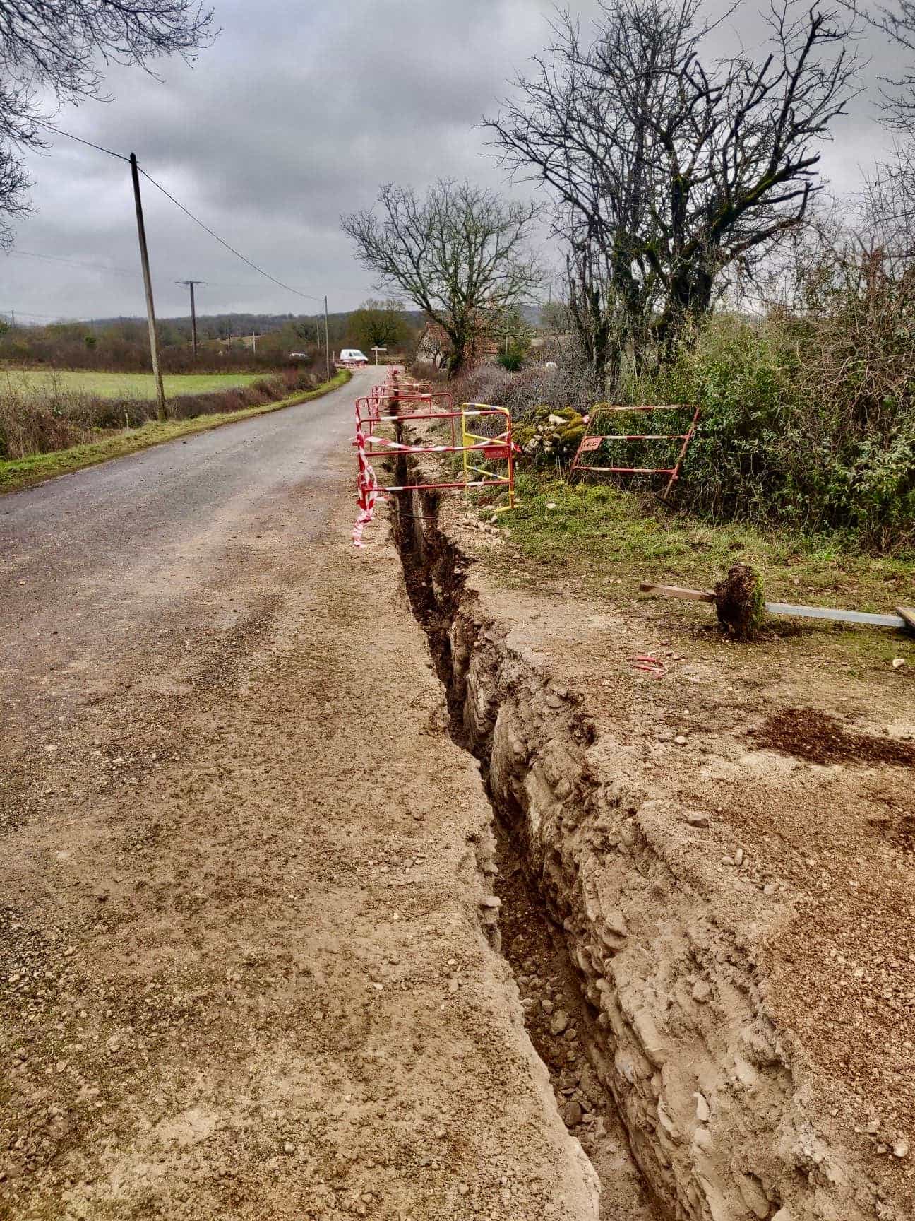 Creusement des tranchées au parc solaire de Blars
