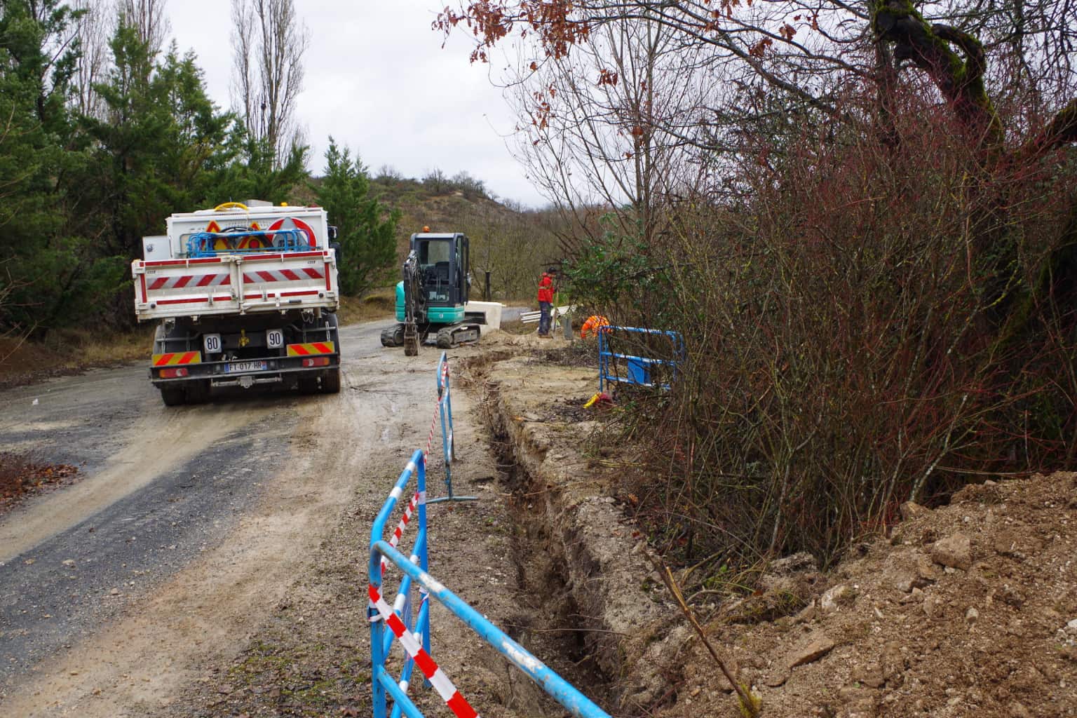 Les tranchées du parc solaire de Lacombe de la Pâture à Villesèque