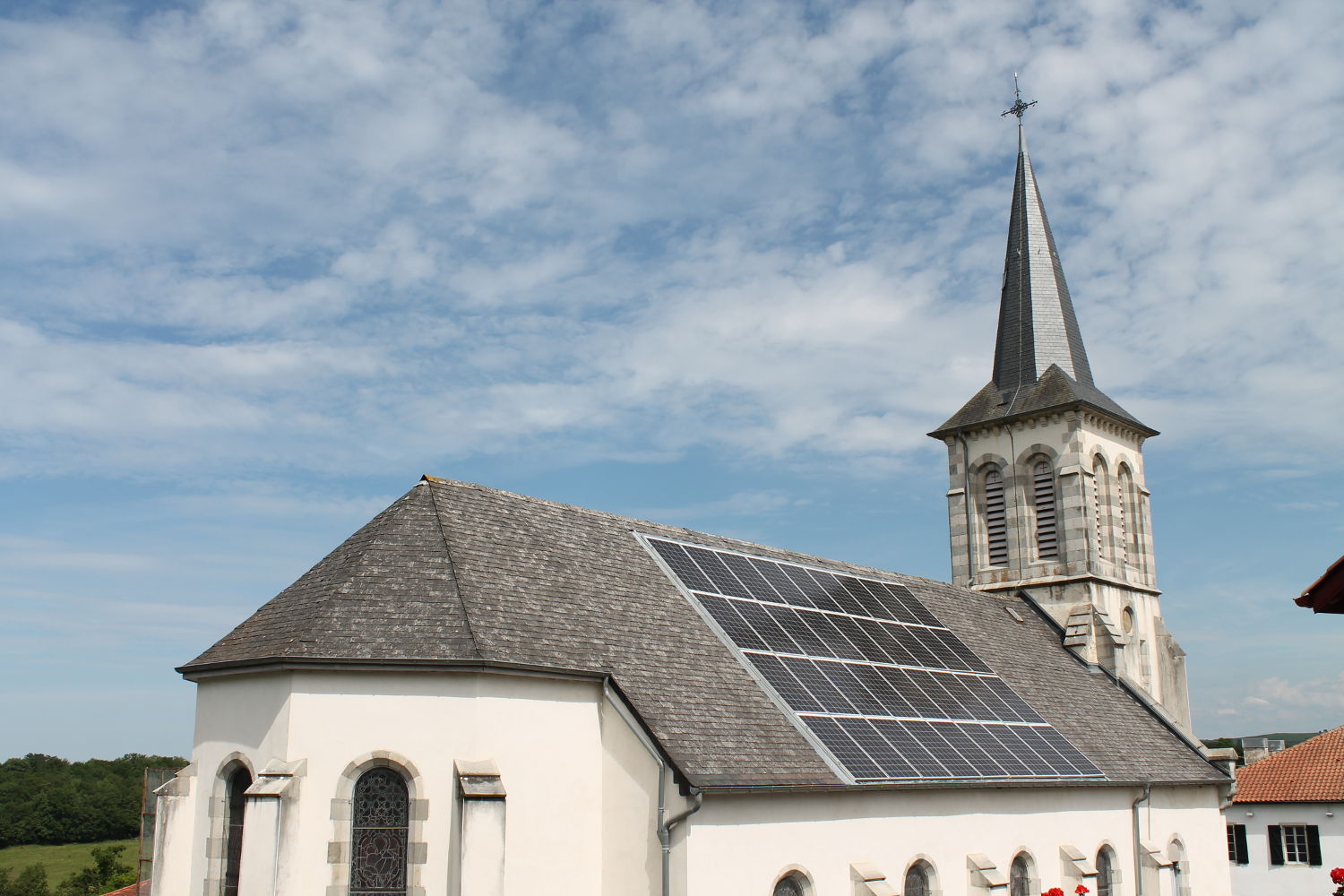 Centrale solaire citoyenne de l'église d'Ostabat du collectif I-ENER - Enercoop Nouvelle-Aquitaine