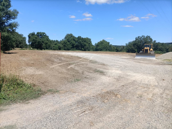Travaux de terrassement à Menville