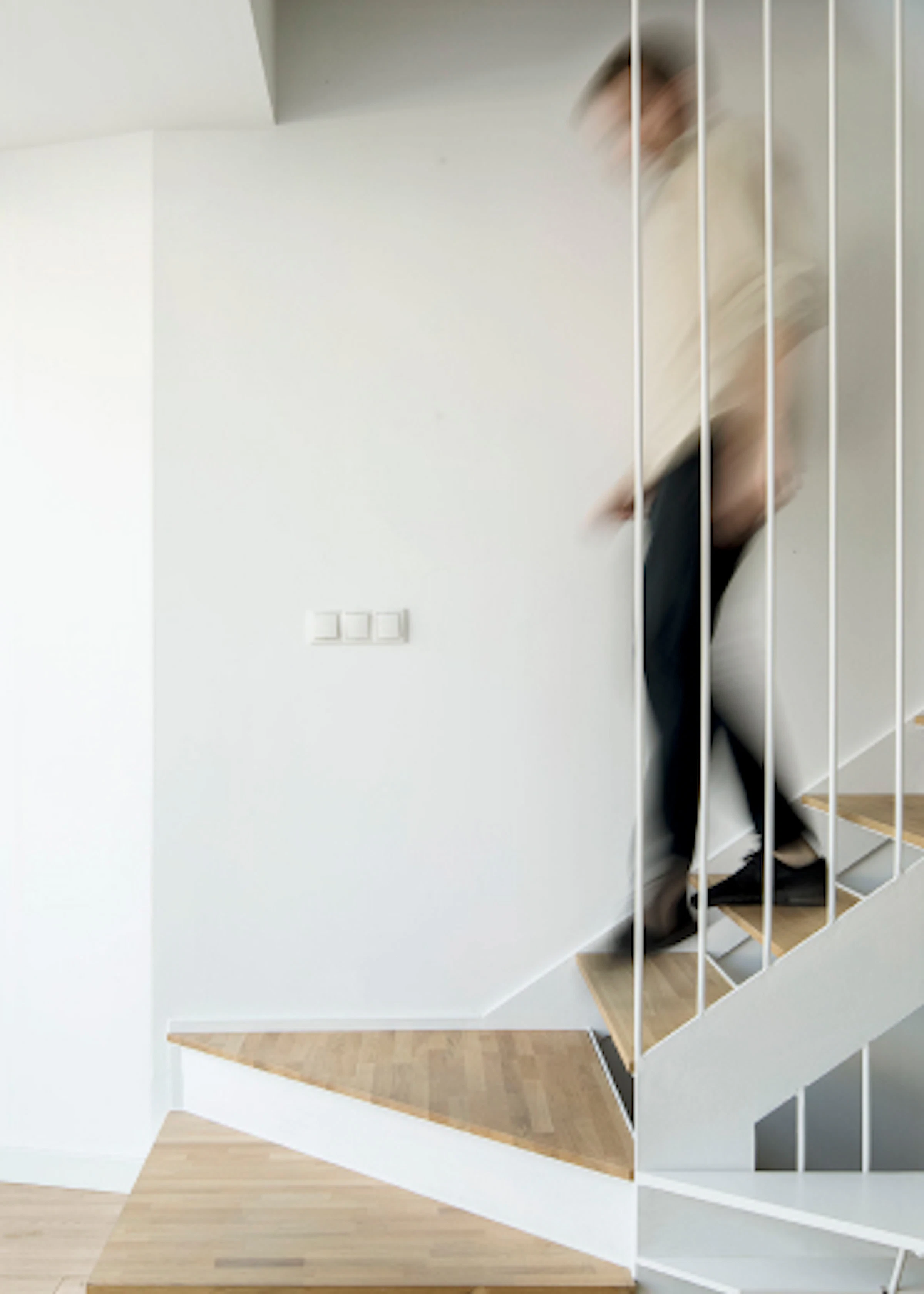 Escala interior habitatge riv