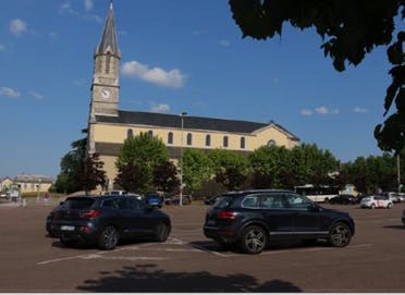 La Place Schneider est le coeur et l'identité du Creusot. Elle mérite d'être préservée pour une rénovation à la hauteur et dont les options soient réellement présentées aux Creusotins.