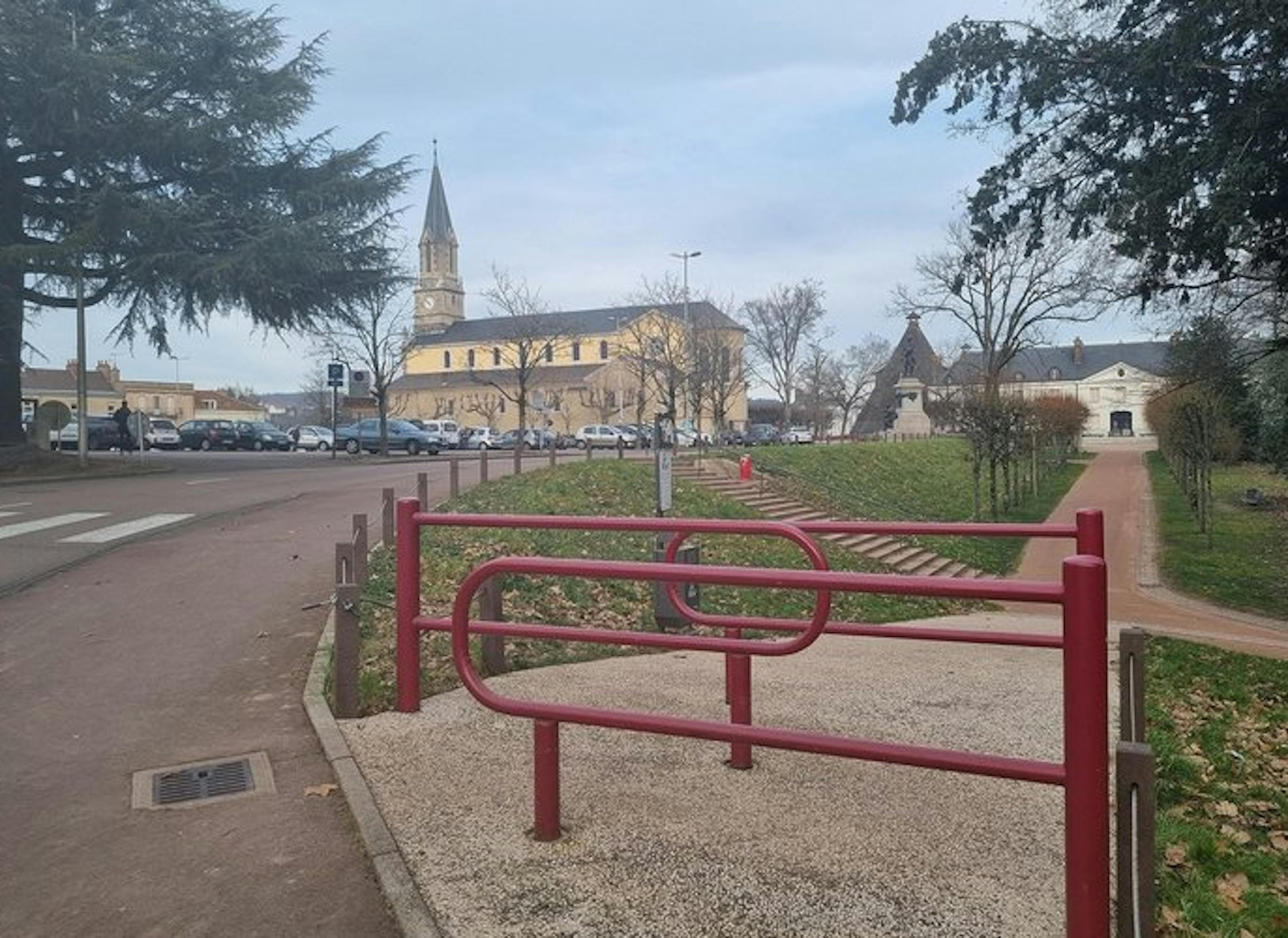 RENOVATION DE LA PLACE SCHNEIDER : SYMBOLE DU GRAND GACHIS CREUSOTIN