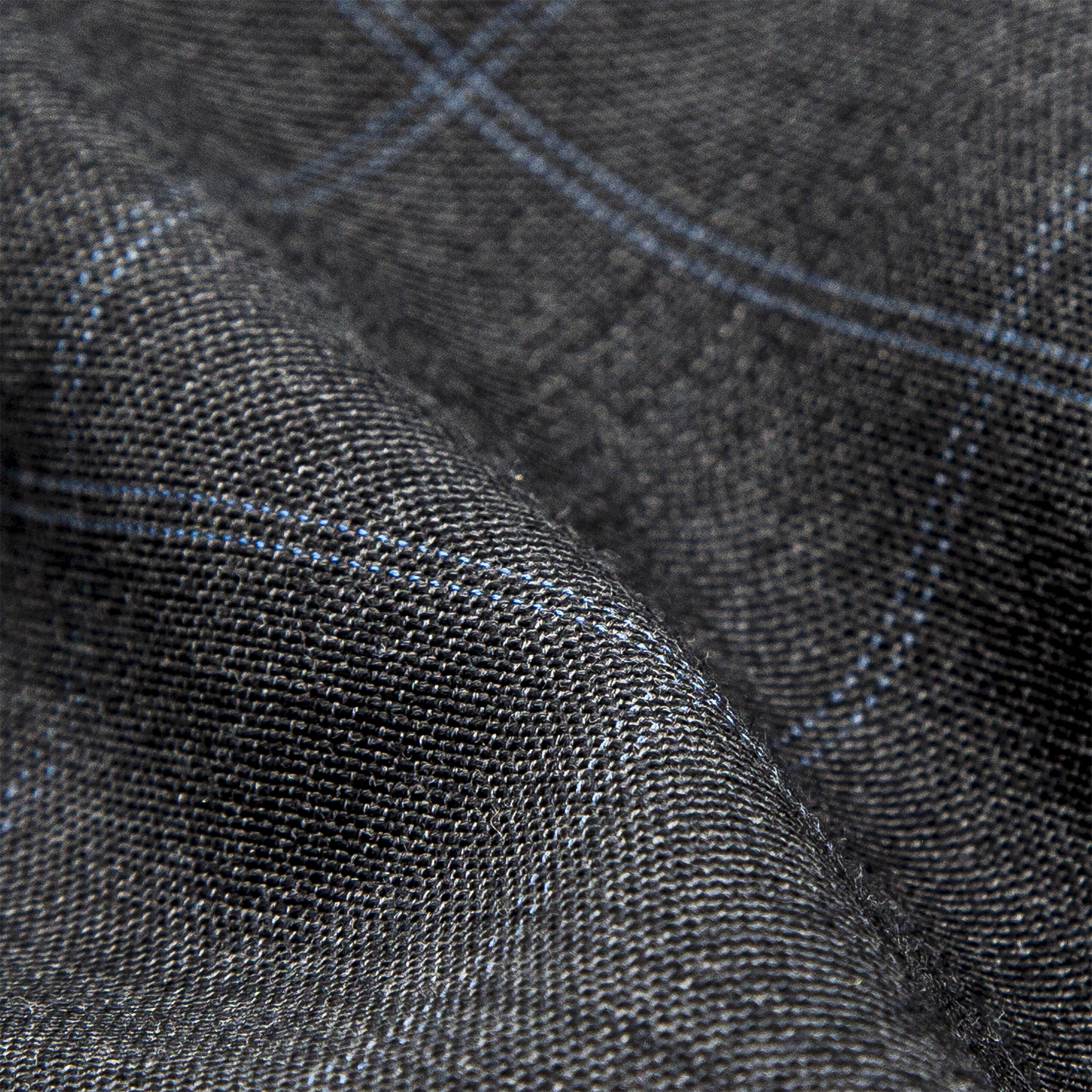 Exploring Fabric Options for Custom Suits: From Classic to Contemporary